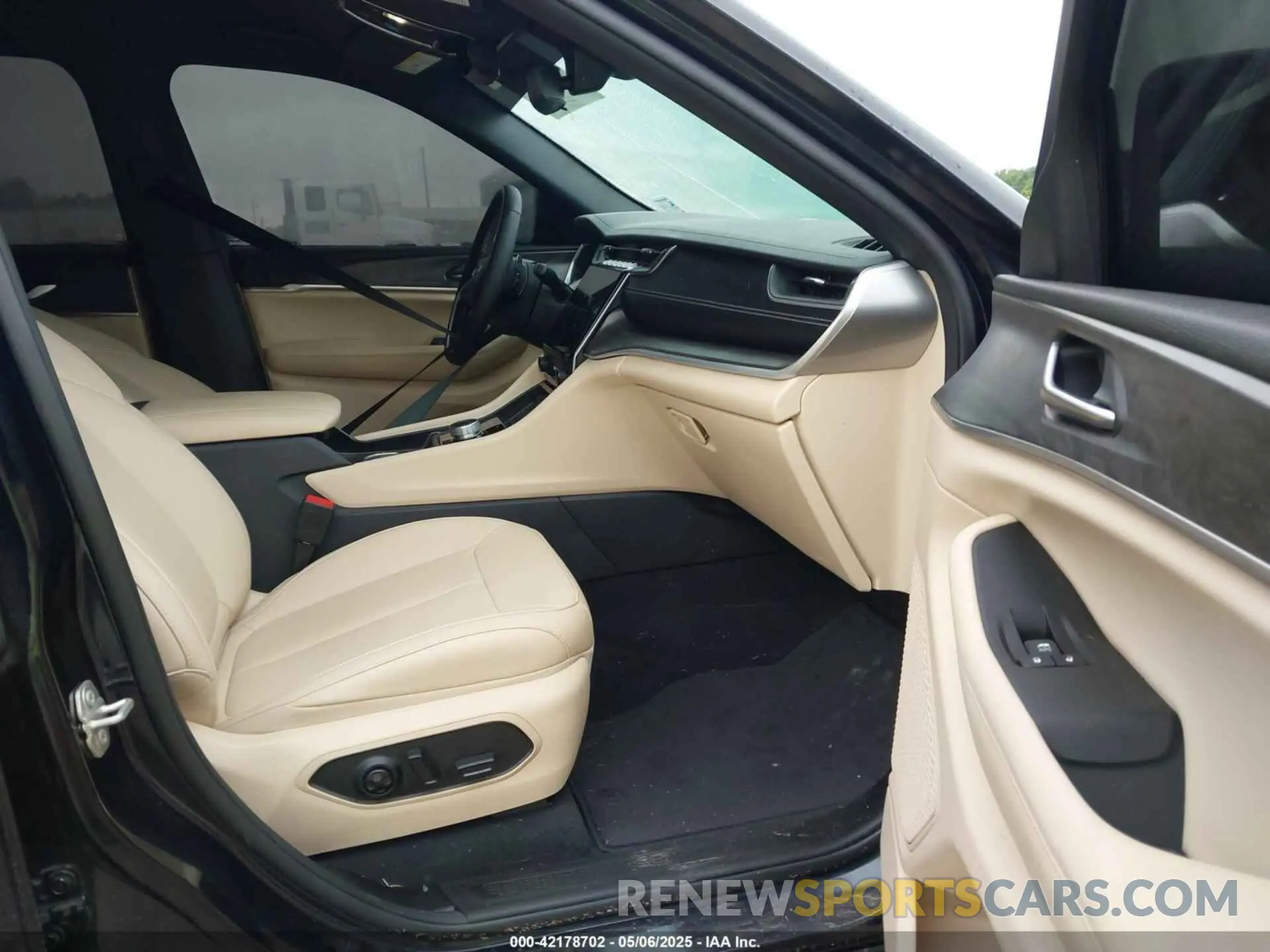5 Photograph of a damaged car 1C4RJHBG0RC201731 JEEP GRAND CHEROKEE 2024