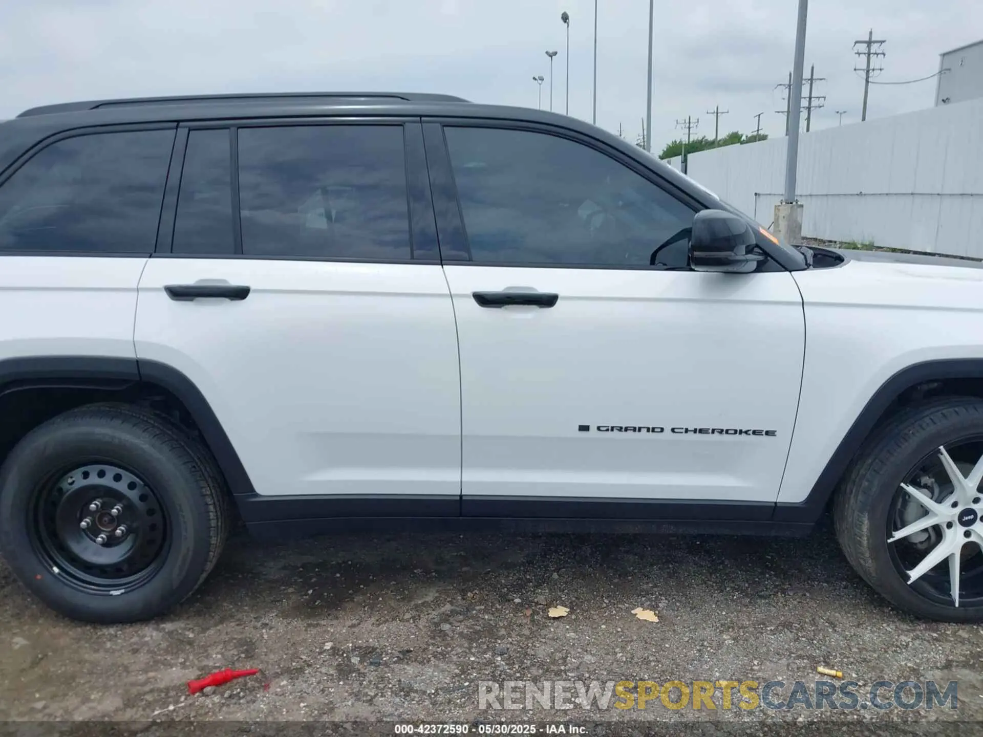 14 Photograph of a damaged car 1C4RJHBG1RC103761 JEEP GRAND CHEROKEE 2024
