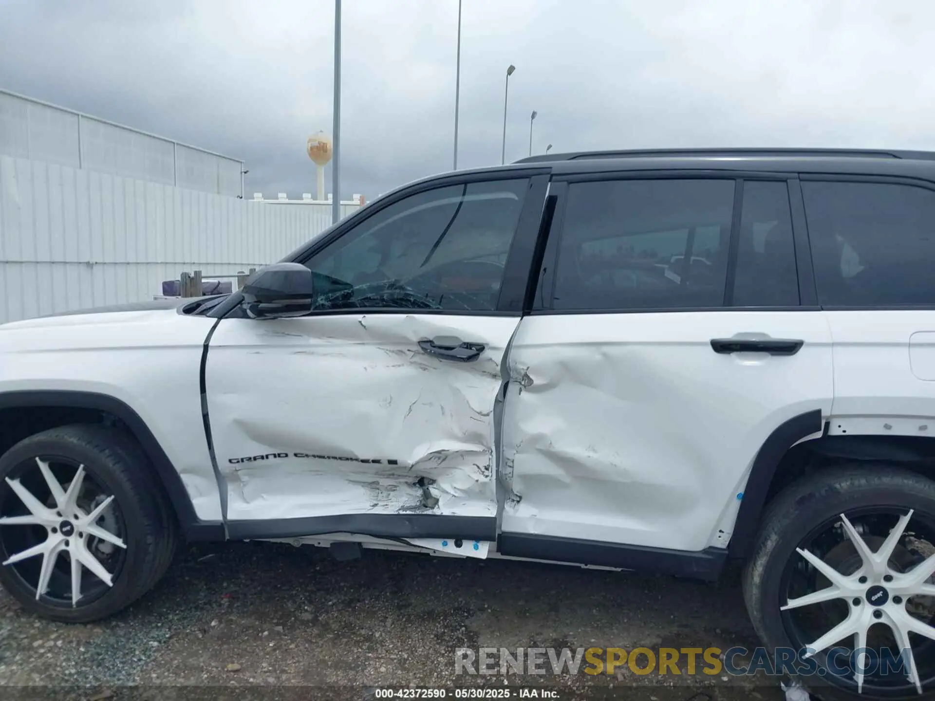 15 Photograph of a damaged car 1C4RJHBG1RC103761 JEEP GRAND CHEROKEE 2024