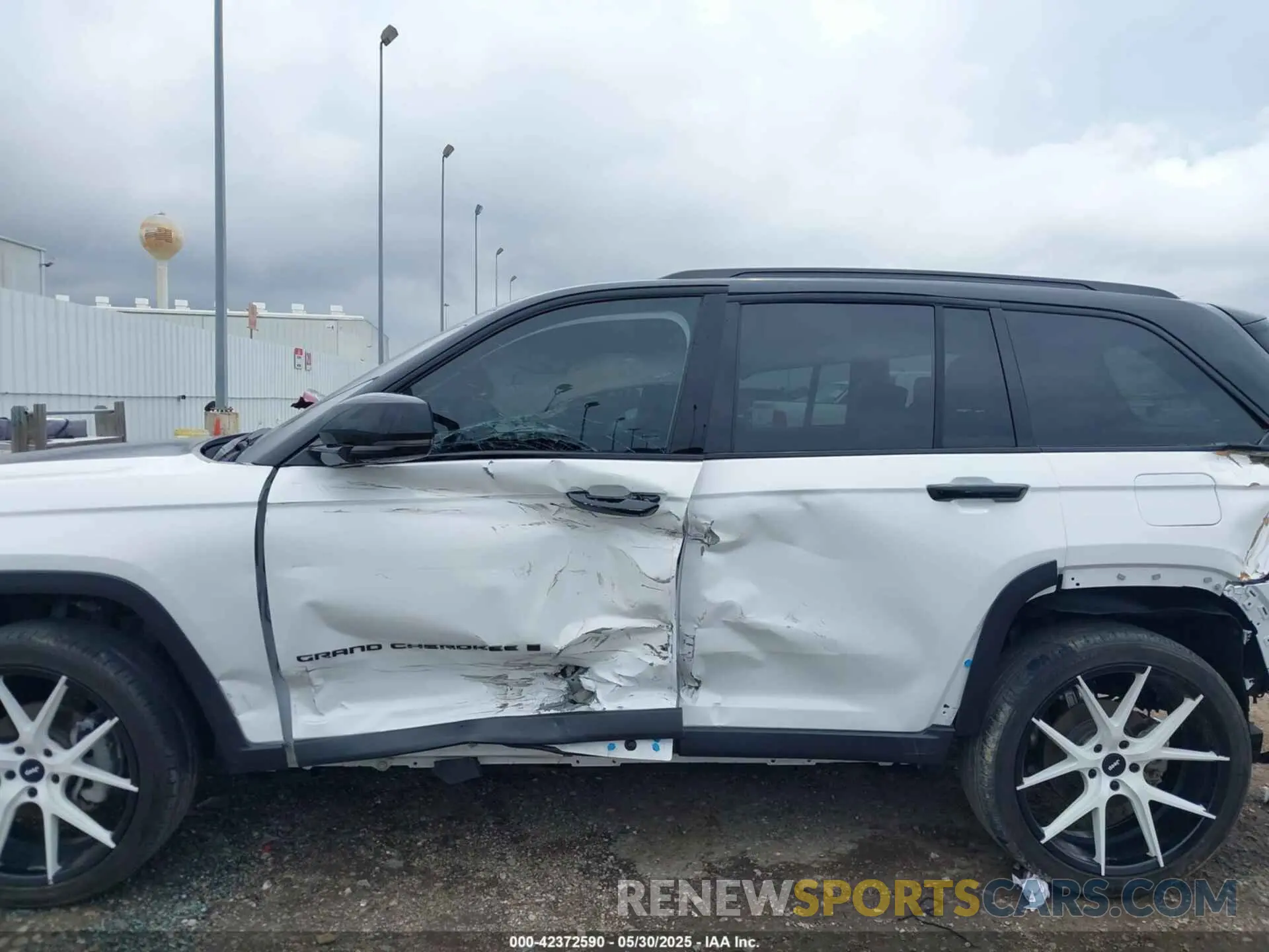 6 Photograph of a damaged car 1C4RJHBG1RC103761 JEEP GRAND CHEROKEE 2024