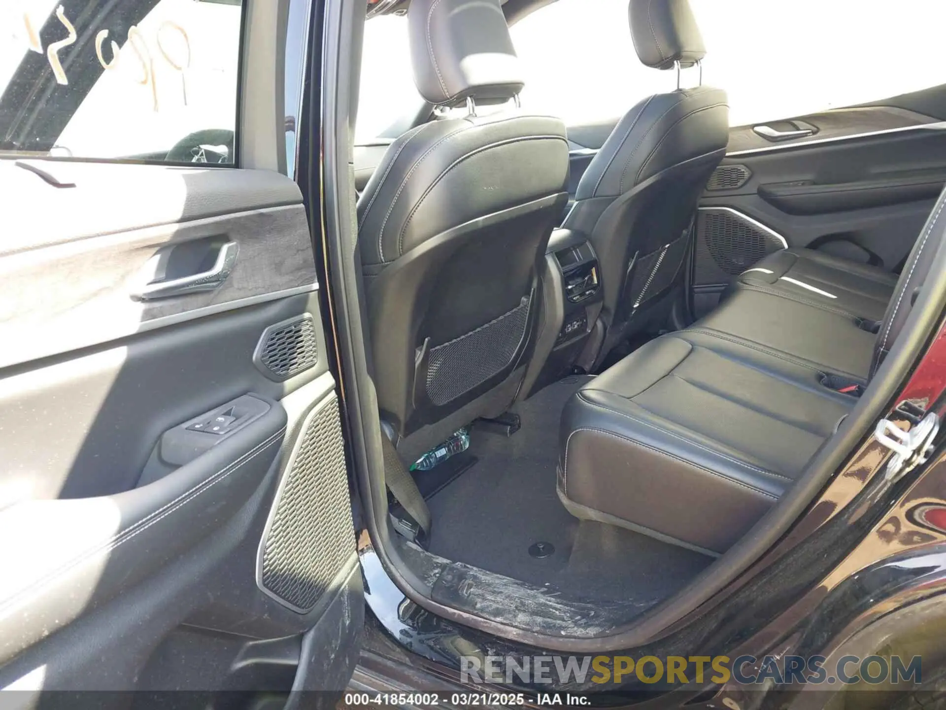 8 Фотография поврежденного автомобиля 1C4RJHBG2R8601244 JEEP GRAND CHEROKEE 2024