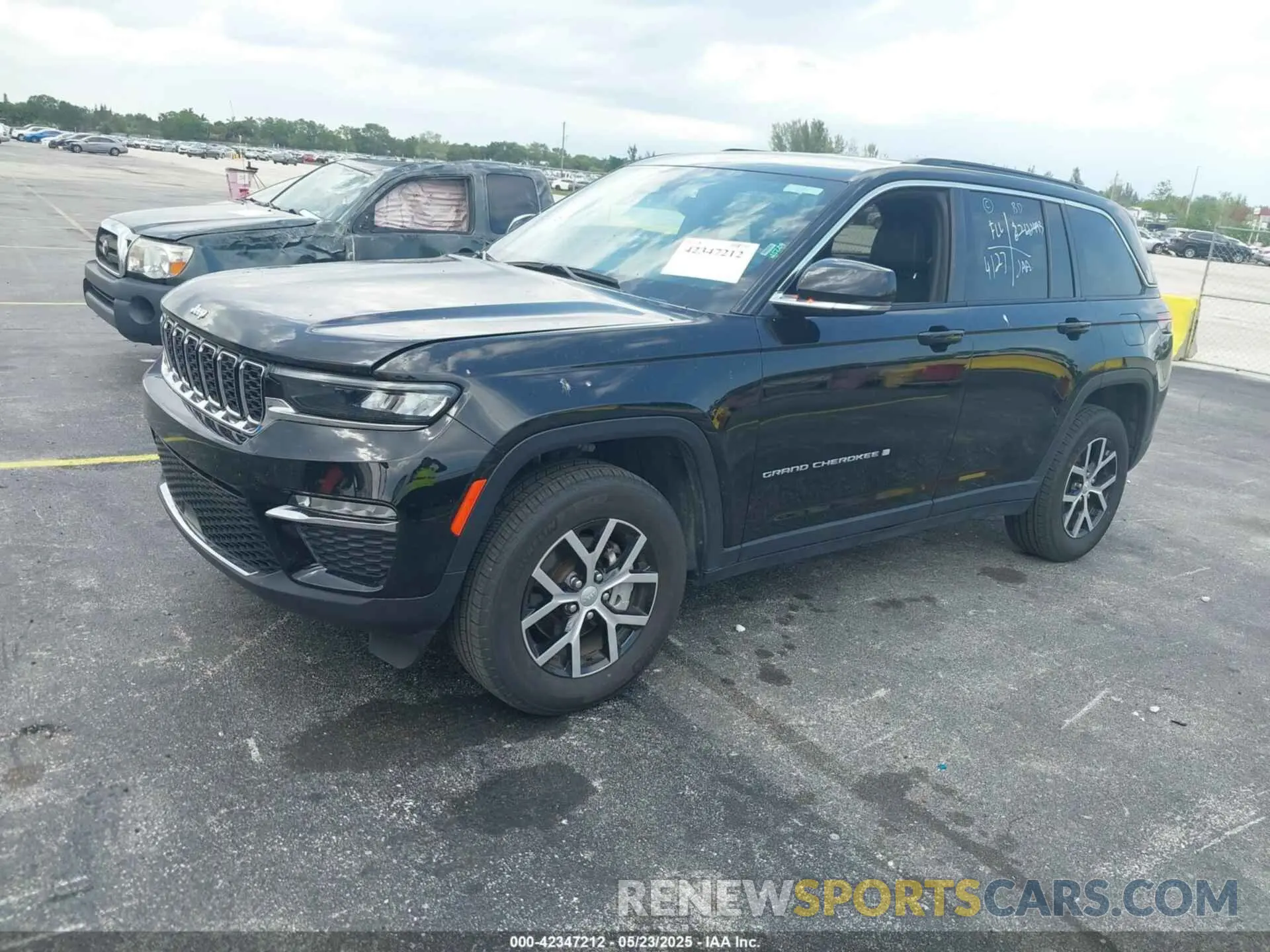2 Photograph of a damaged car 1C4RJHBG3R8507115 JEEP GRAND CHEROKEE 2024