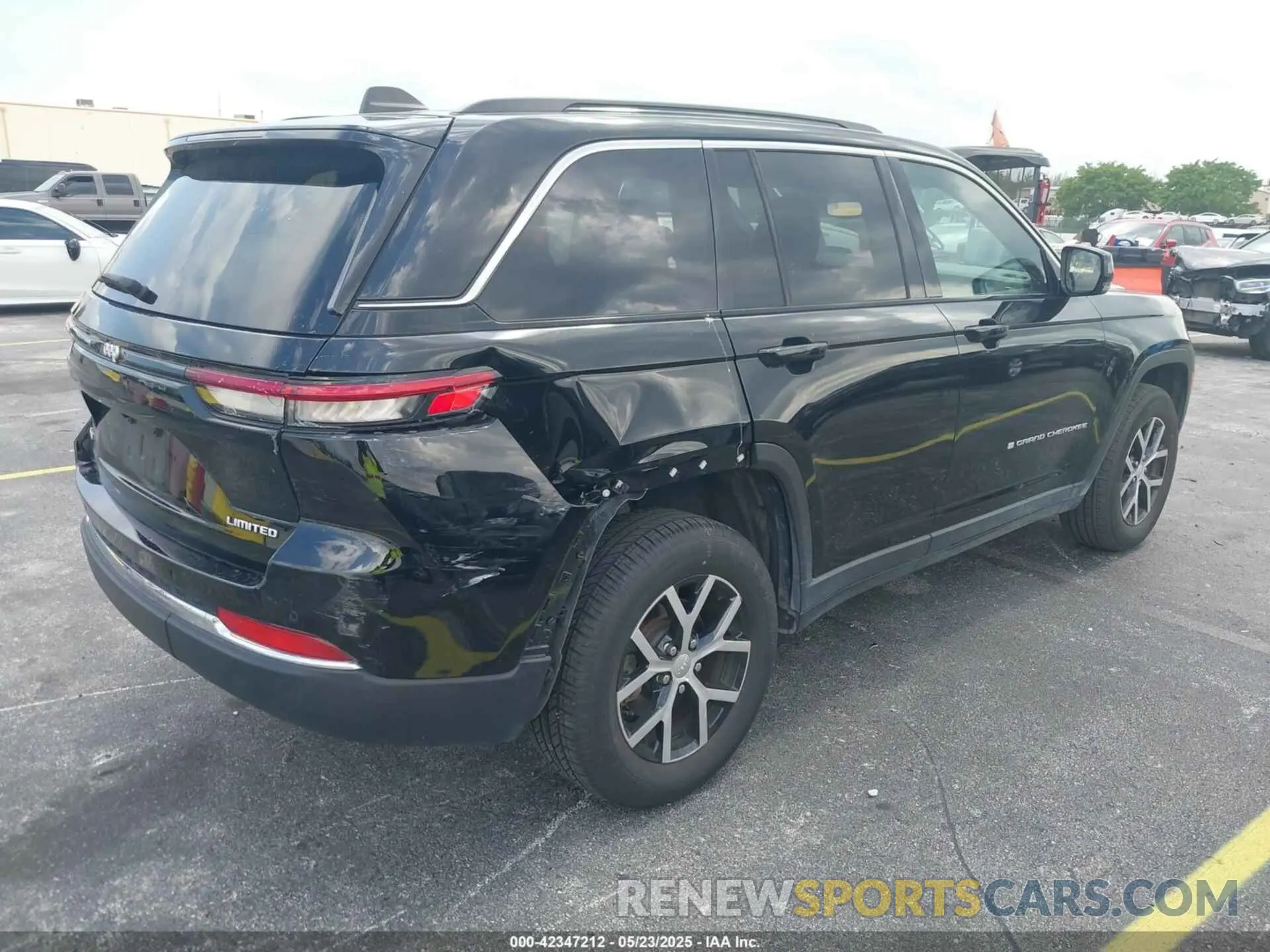 4 Photograph of a damaged car 1C4RJHBG3R8507115 JEEP GRAND CHEROKEE 2024