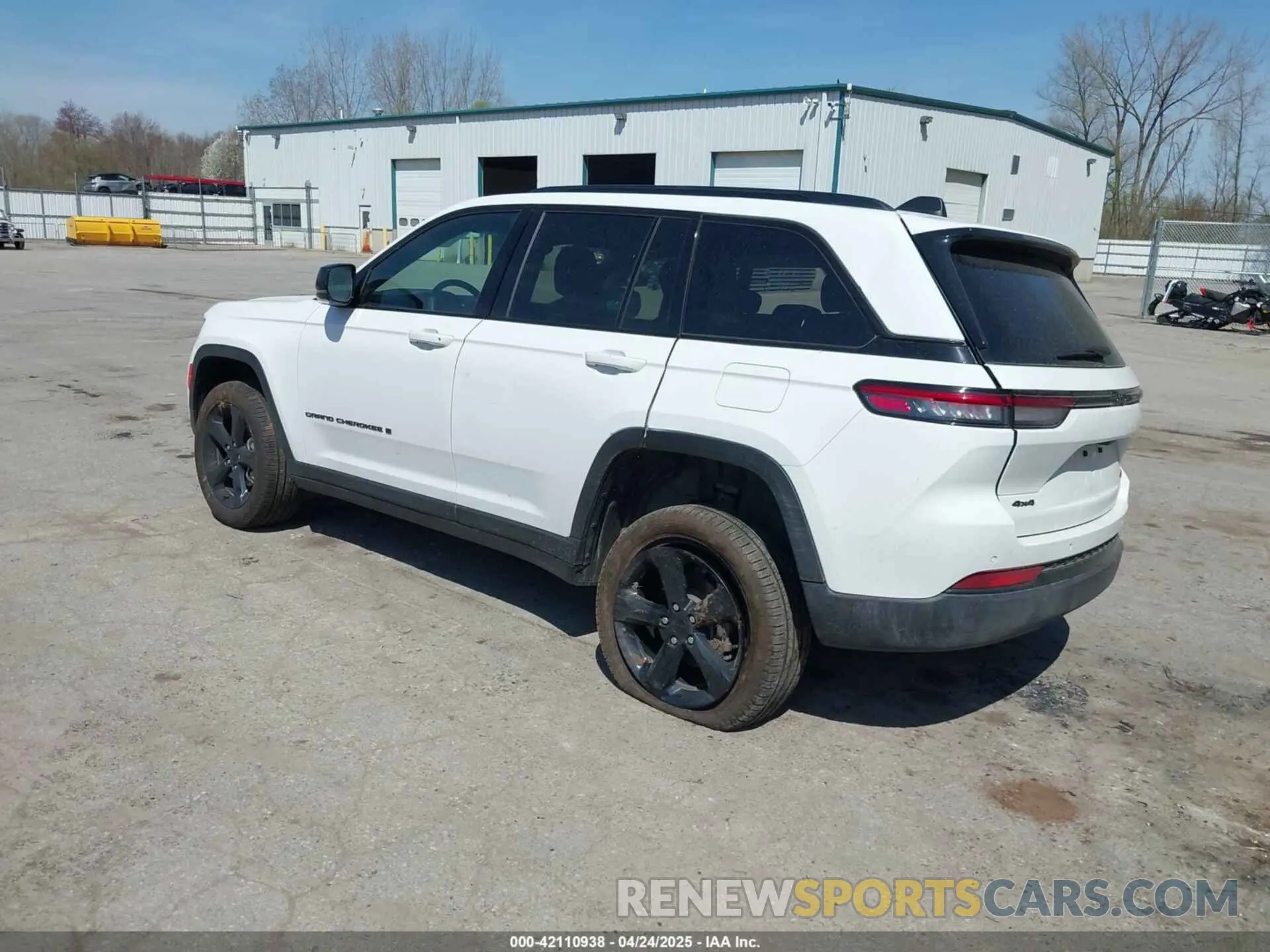 3 Фотография поврежденного автомобиля 1C4RJHBG5R8600766 JEEP GRAND CHEROKEE 2024