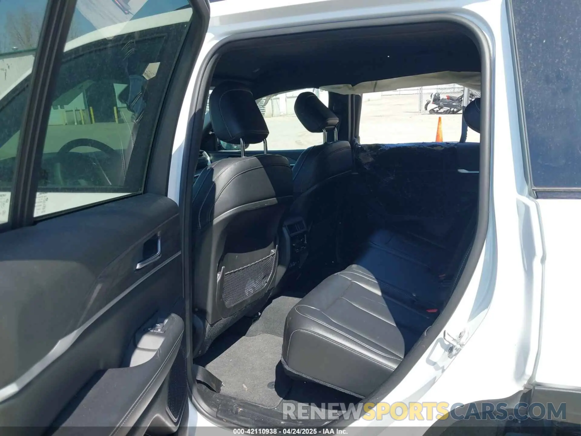 8 Фотография поврежденного автомобиля 1C4RJHBG5R8600766 JEEP GRAND CHEROKEE 2024