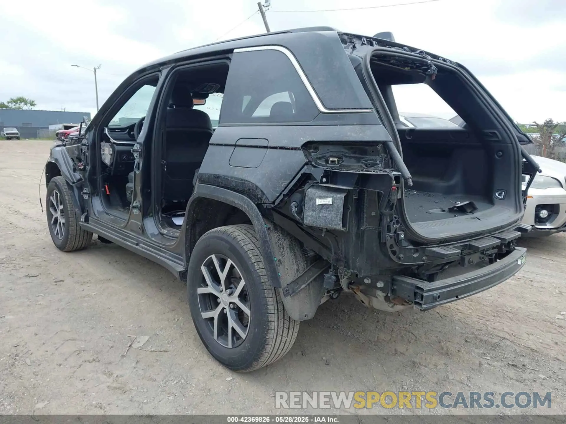 3 Photograph of a damaged car 1C4RJHBG5RC178429 JEEP GRAND CHEROKEE 2024