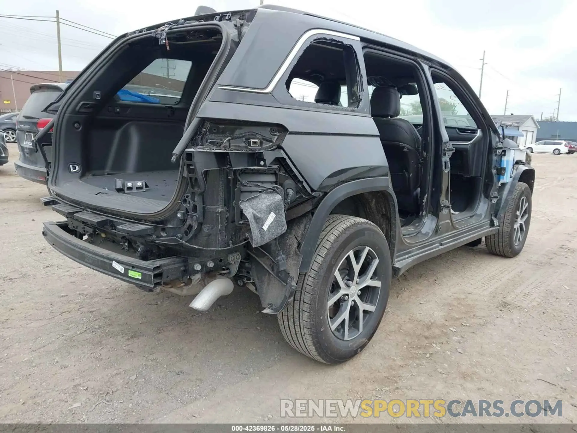 4 Photograph of a damaged car 1C4RJHBG5RC178429 JEEP GRAND CHEROKEE 2024