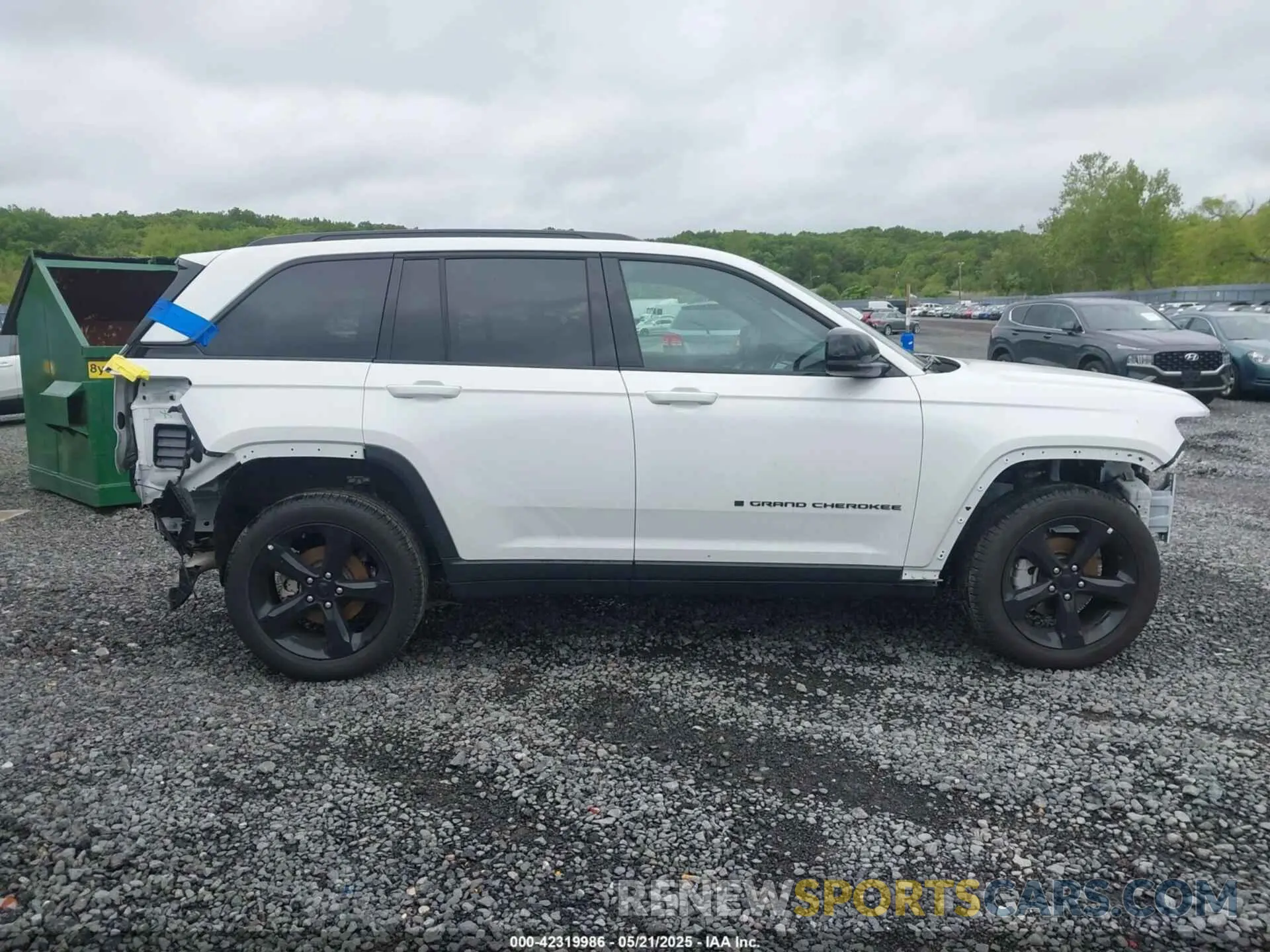 13 Photograph of a damaged car 1C4RJHBG5RC232263 JEEP GRAND CHEROKEE 2024