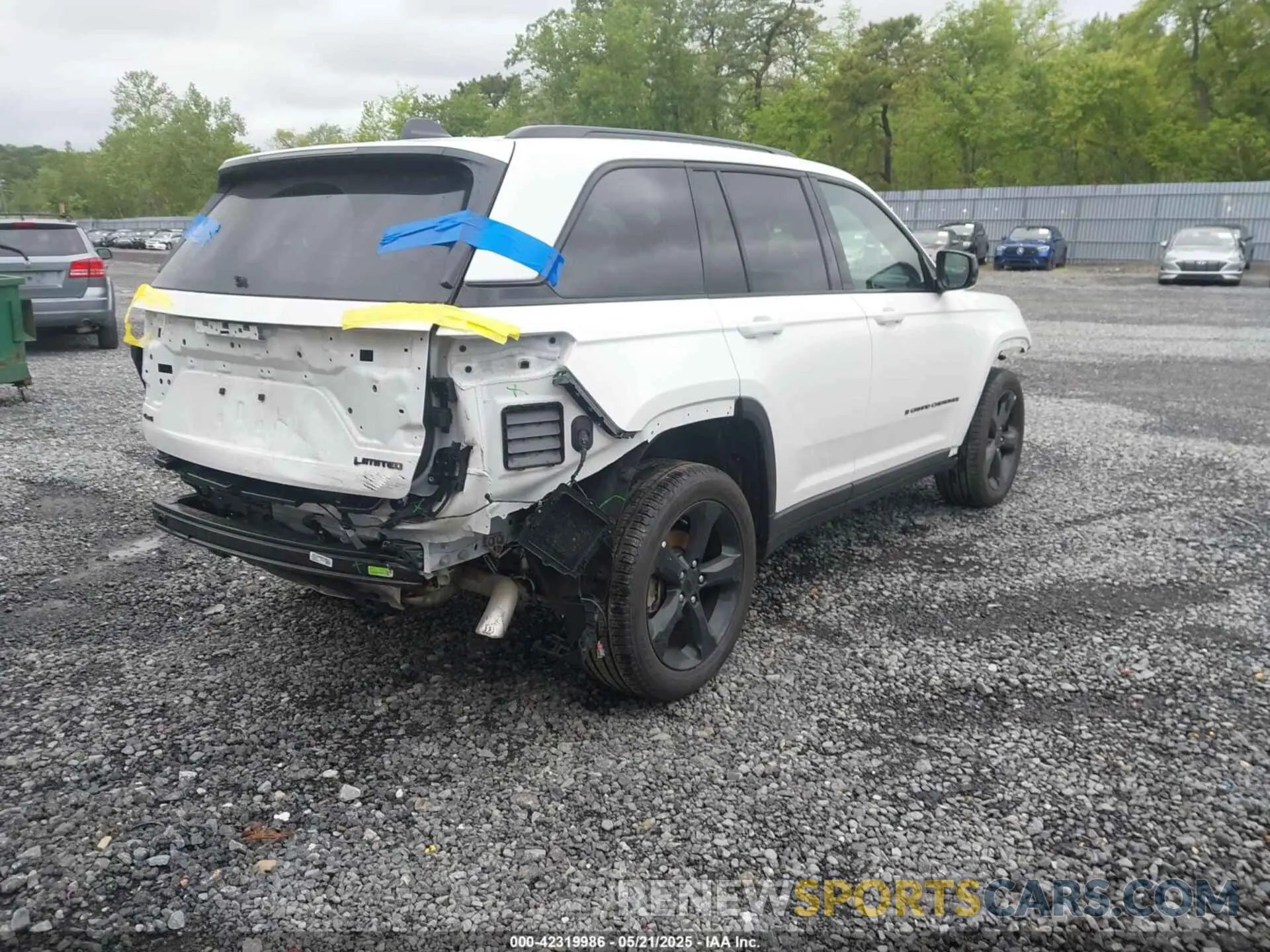 4 Photograph of a damaged car 1C4RJHBG5RC232263 JEEP GRAND CHEROKEE 2024