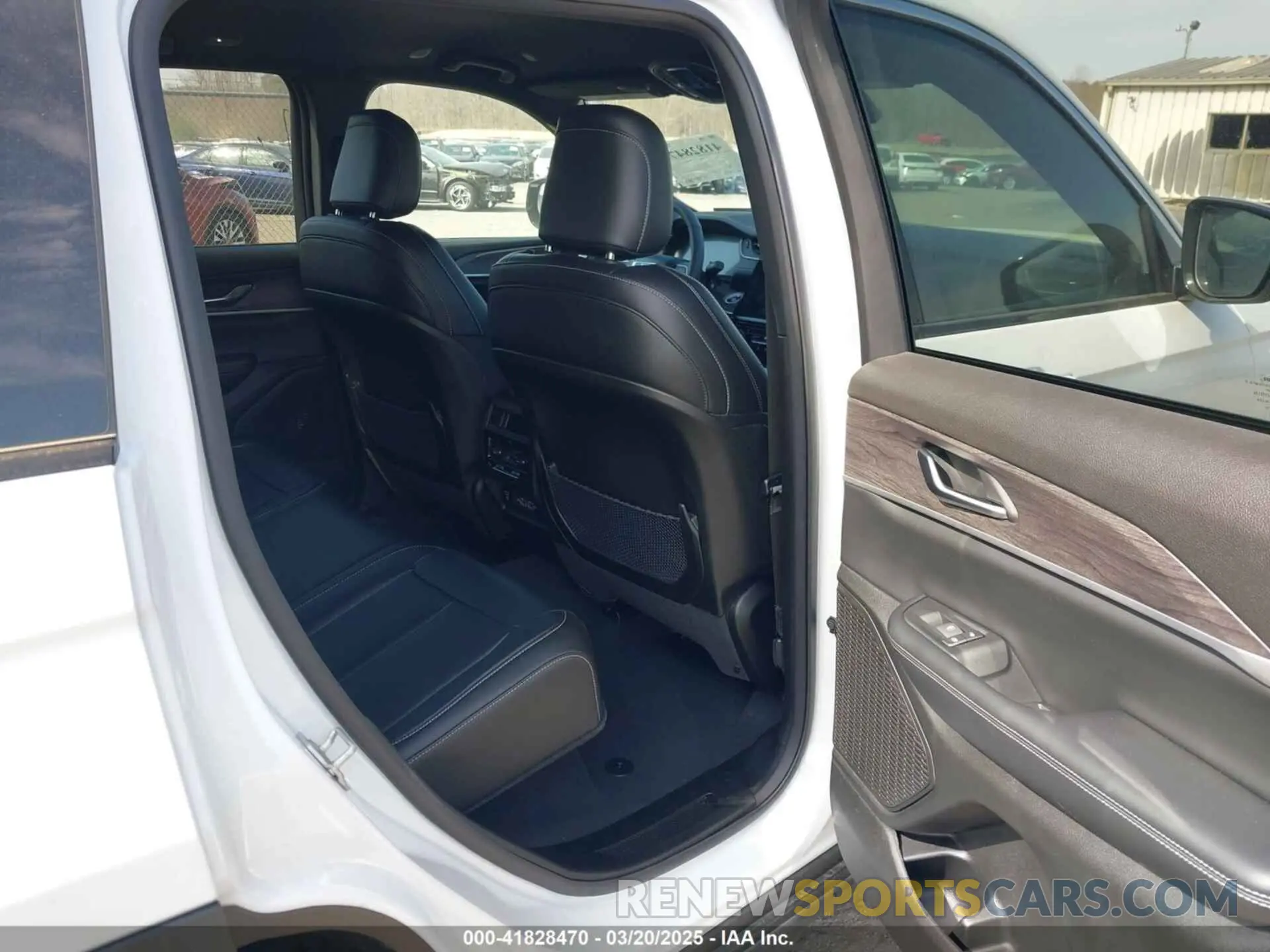8 Фотография поврежденного автомобиля 1C4RJHBG6RC230277 JEEP GRAND CHEROKEE 2024