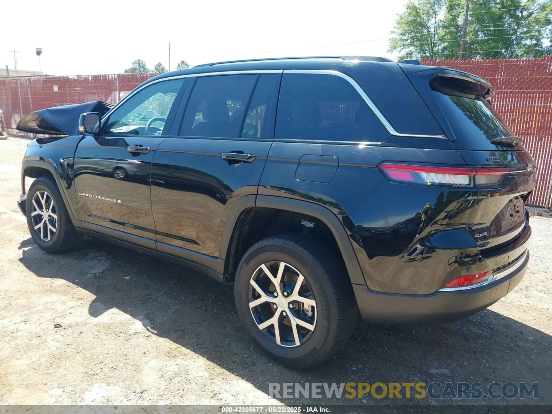 3 Photograph of a damaged car 1C4RJHBG7R8932773 JEEP GRAND CHEROKEE 2024