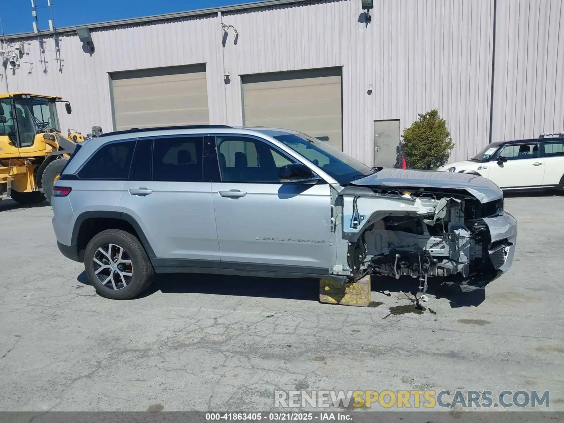 13 Photograph of a damaged car 1C4RJHBG8R8515355 JEEP GRAND CHEROKEE 2024
