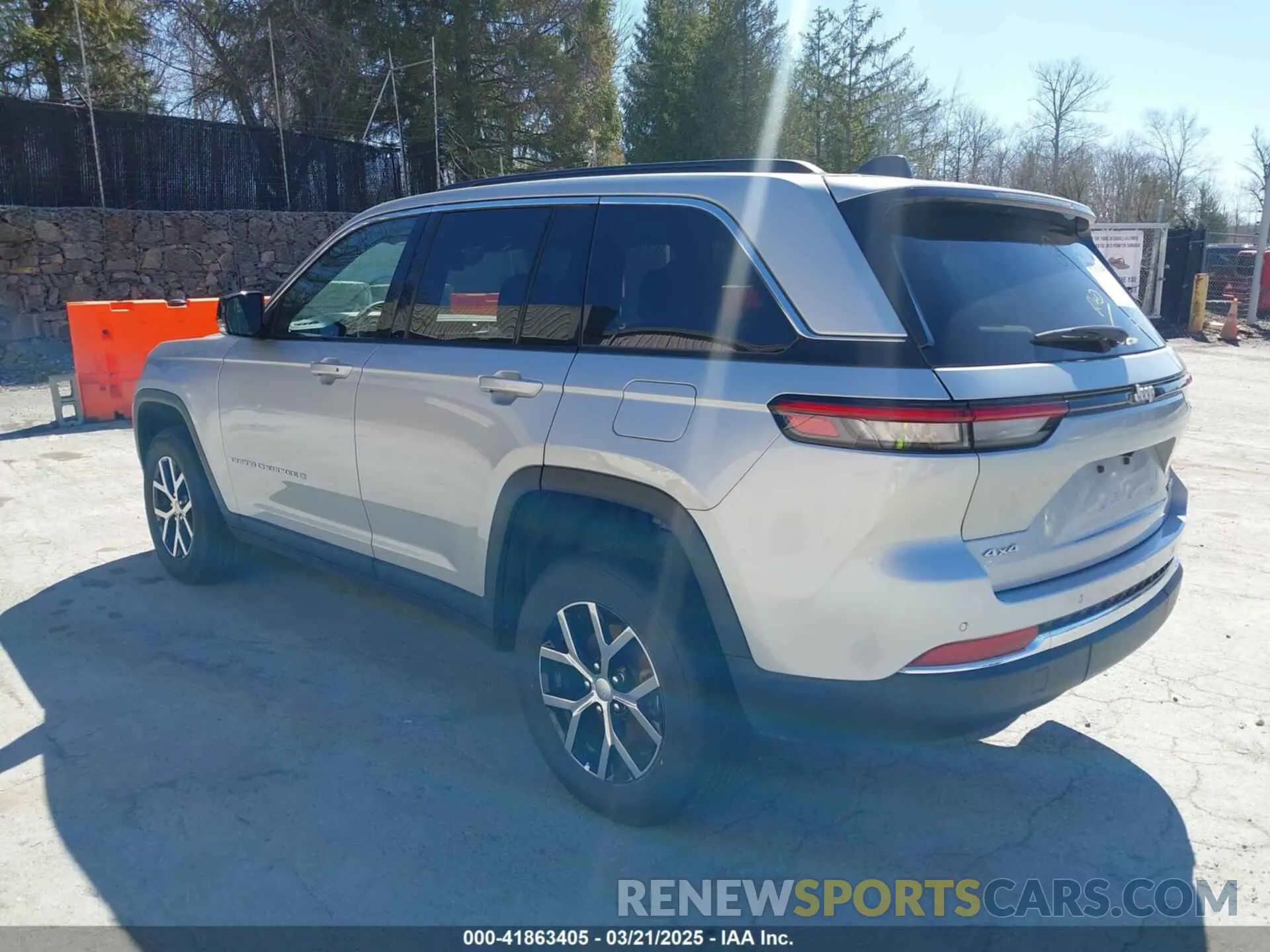 3 Photograph of a damaged car 1C4RJHBG8R8515355 JEEP GRAND CHEROKEE 2024