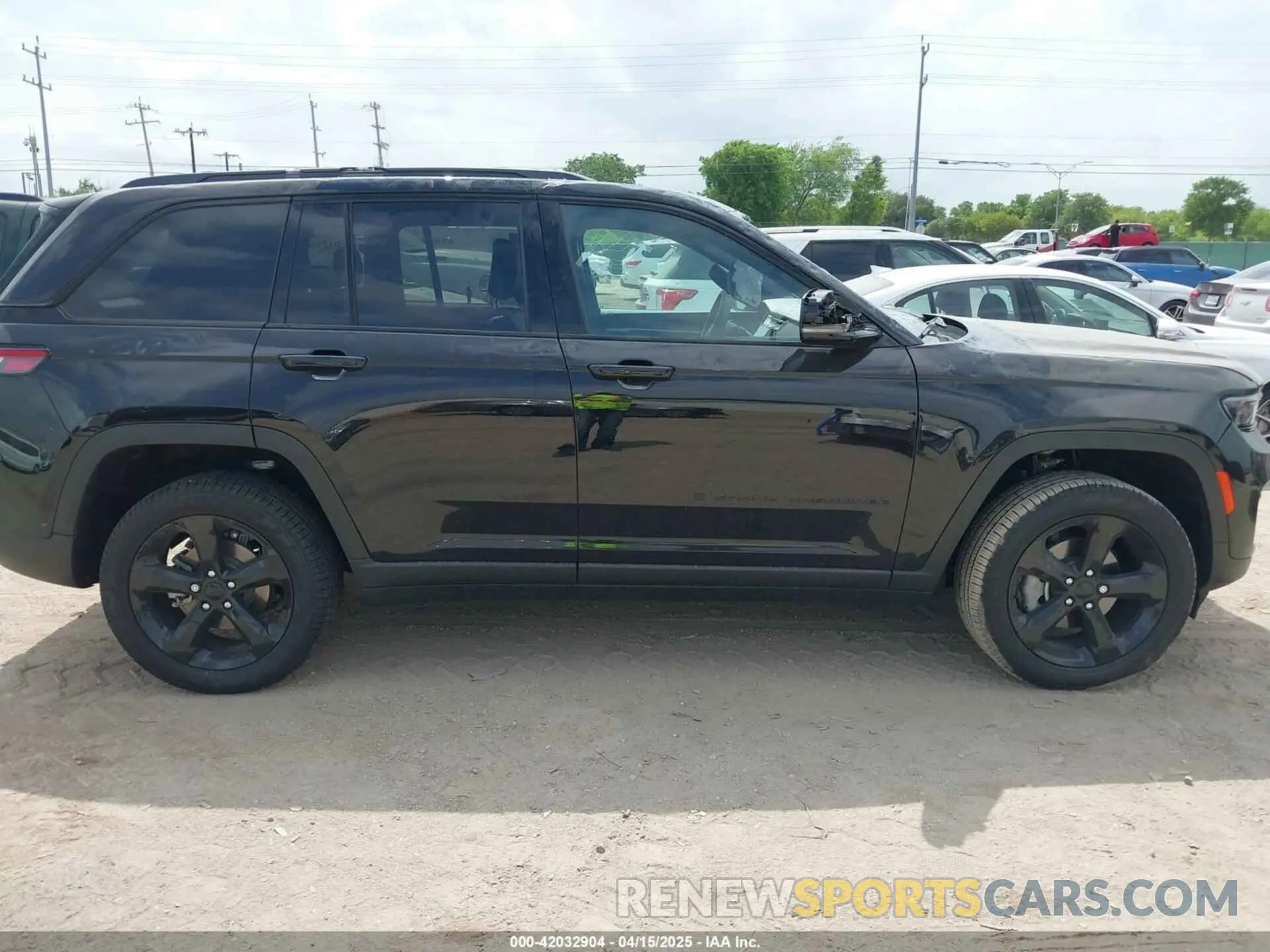 14 Photograph of a damaged car 1C4RJHBG9RC168955 JEEP GRAND CHEROKEE 2024