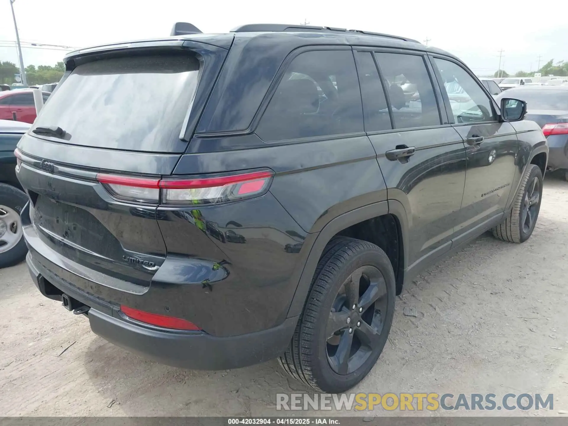 4 Photograph of a damaged car 1C4RJHBG9RC168955 JEEP GRAND CHEROKEE 2024