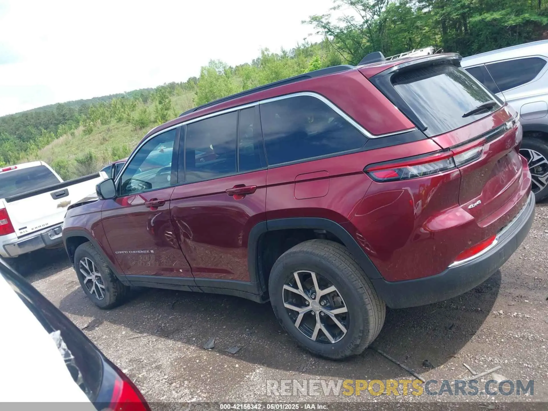 13 Photograph of a damaged car 1C4RJHBGXR8517883 JEEP GRAND CHEROKEE 2024
