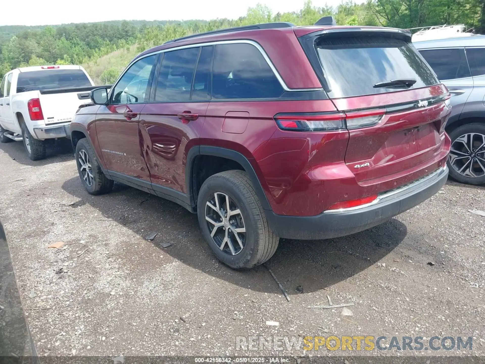 3 Photograph of a damaged car 1C4RJHBGXR8517883 JEEP GRAND CHEROKEE 2024