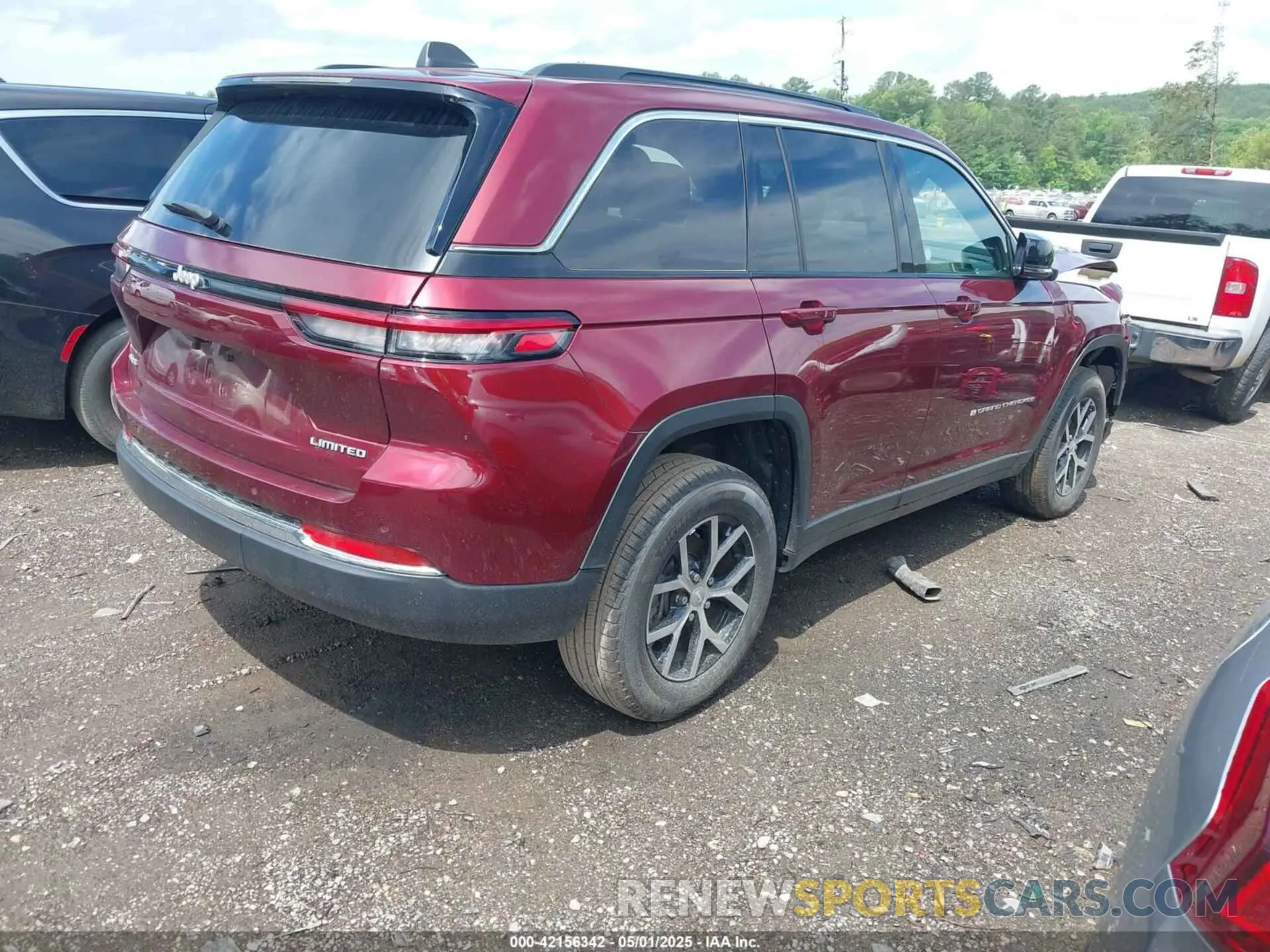 4 Photograph of a damaged car 1C4RJHBGXR8517883 JEEP GRAND CHEROKEE 2024