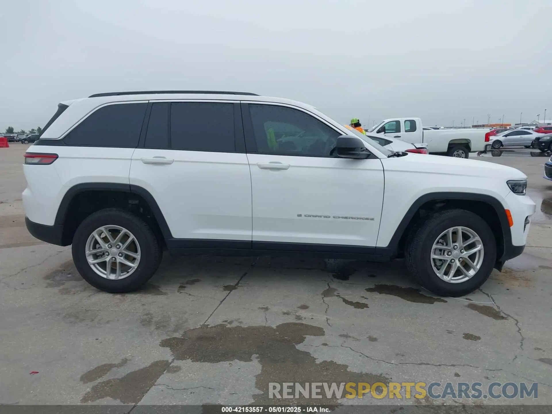 14 Photograph of a damaged car 1C4RJGAG1SC284247 JEEP GRAND CHEROKEE 2025