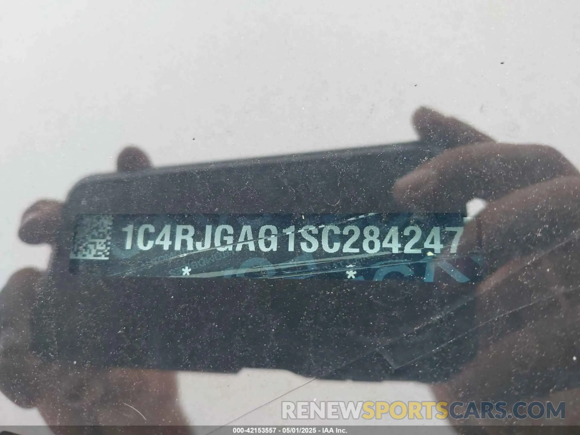18 Photograph of a damaged car 1C4RJGAG1SC284247 JEEP GRAND CHEROKEE 2025