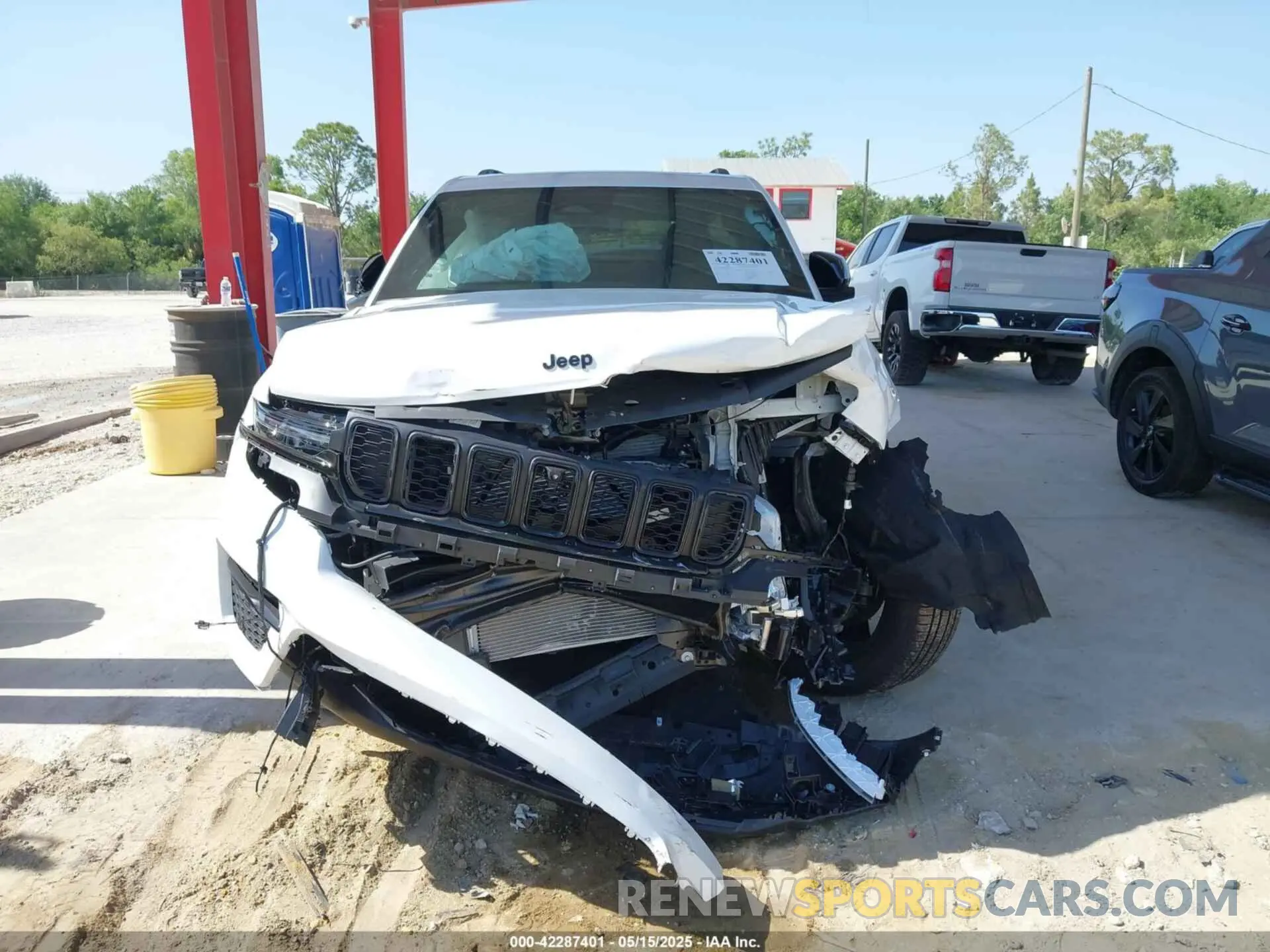13 Photograph of a damaged car 1C4RJGBG0SC283119 JEEP GRAND CHEROKEE 2025
