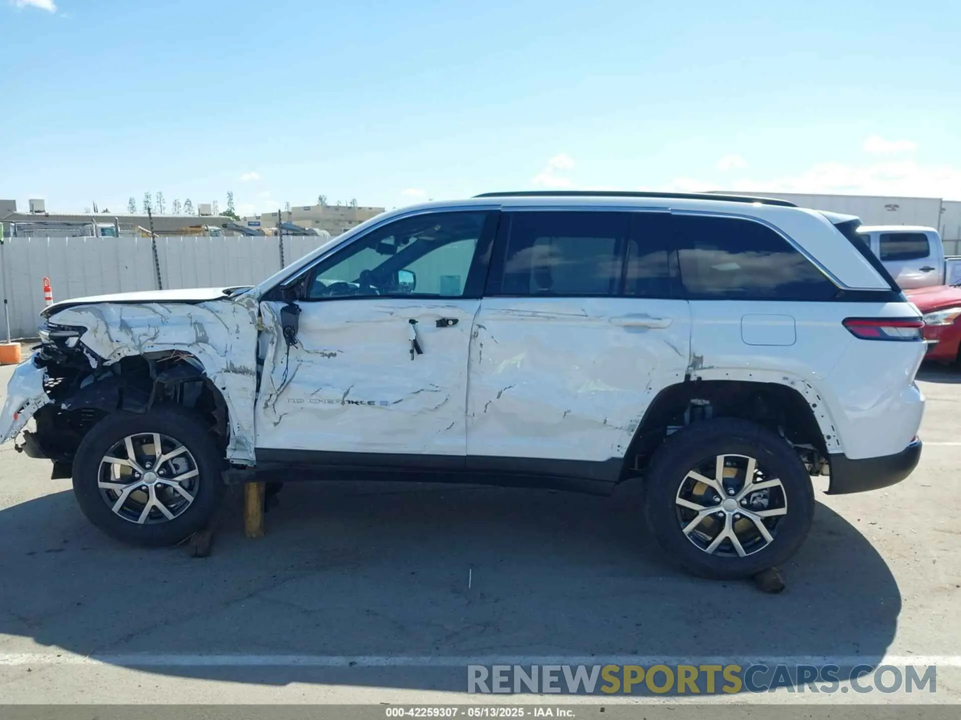 13 Фотография поврежденного автомобиля 1C4RJHBG3SC311453 JEEP GRAND CHEROKEE 2025