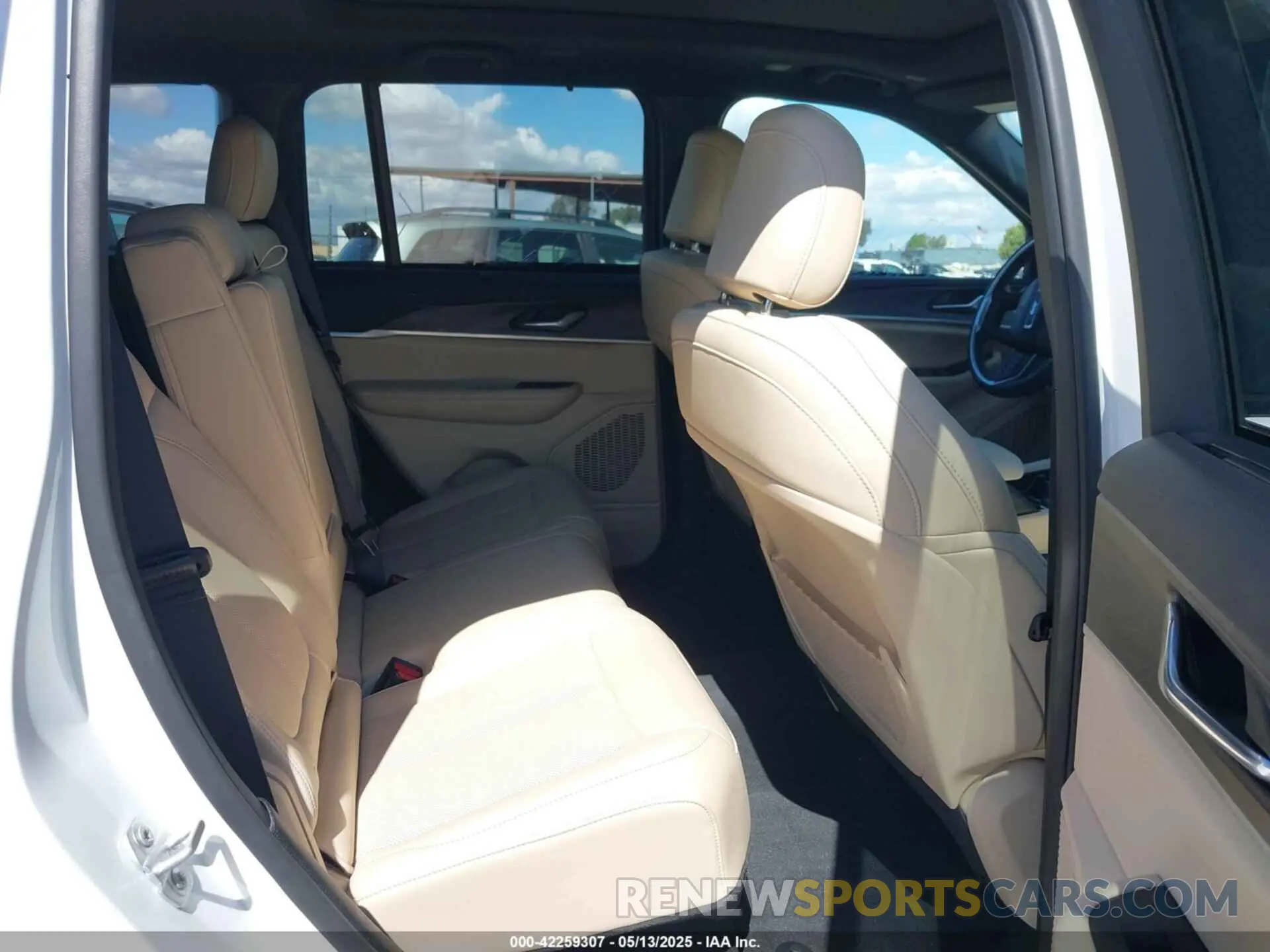 8 Фотография поврежденного автомобиля 1C4RJHBG3SC311453 JEEP GRAND CHEROKEE 2025