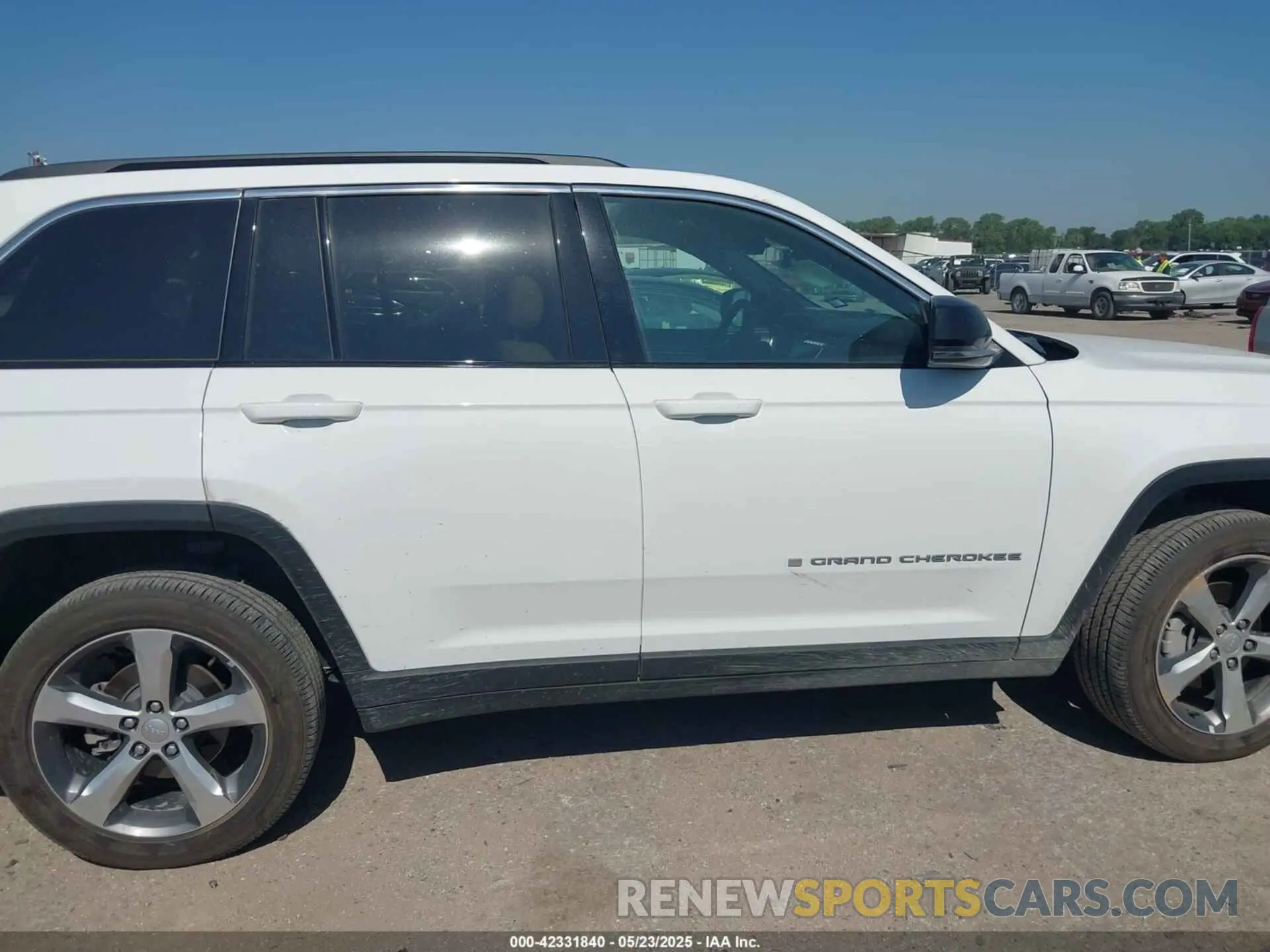 13 Фотография поврежденного автомобиля 1C4RJHBG7SC272351 JEEP GRAND CHEROKEE 2025