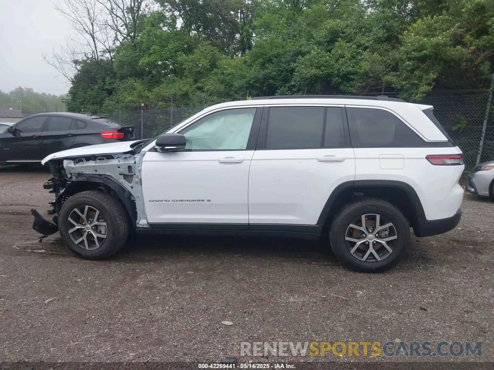 15 Photograph of a damaged car 1C4RJHBG8S8628454 JEEP GRAND CHEROKEE 2025