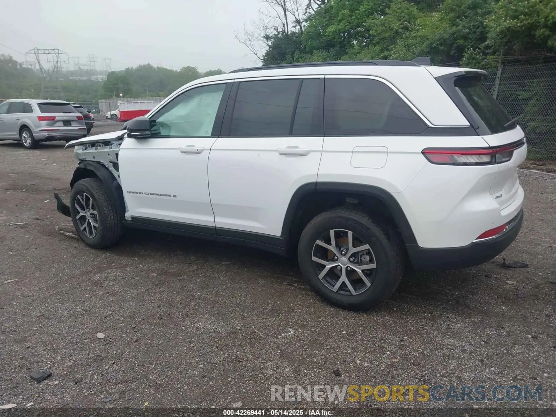 3 Photograph of a damaged car 1C4RJHBG8S8628454 JEEP GRAND CHEROKEE 2025
