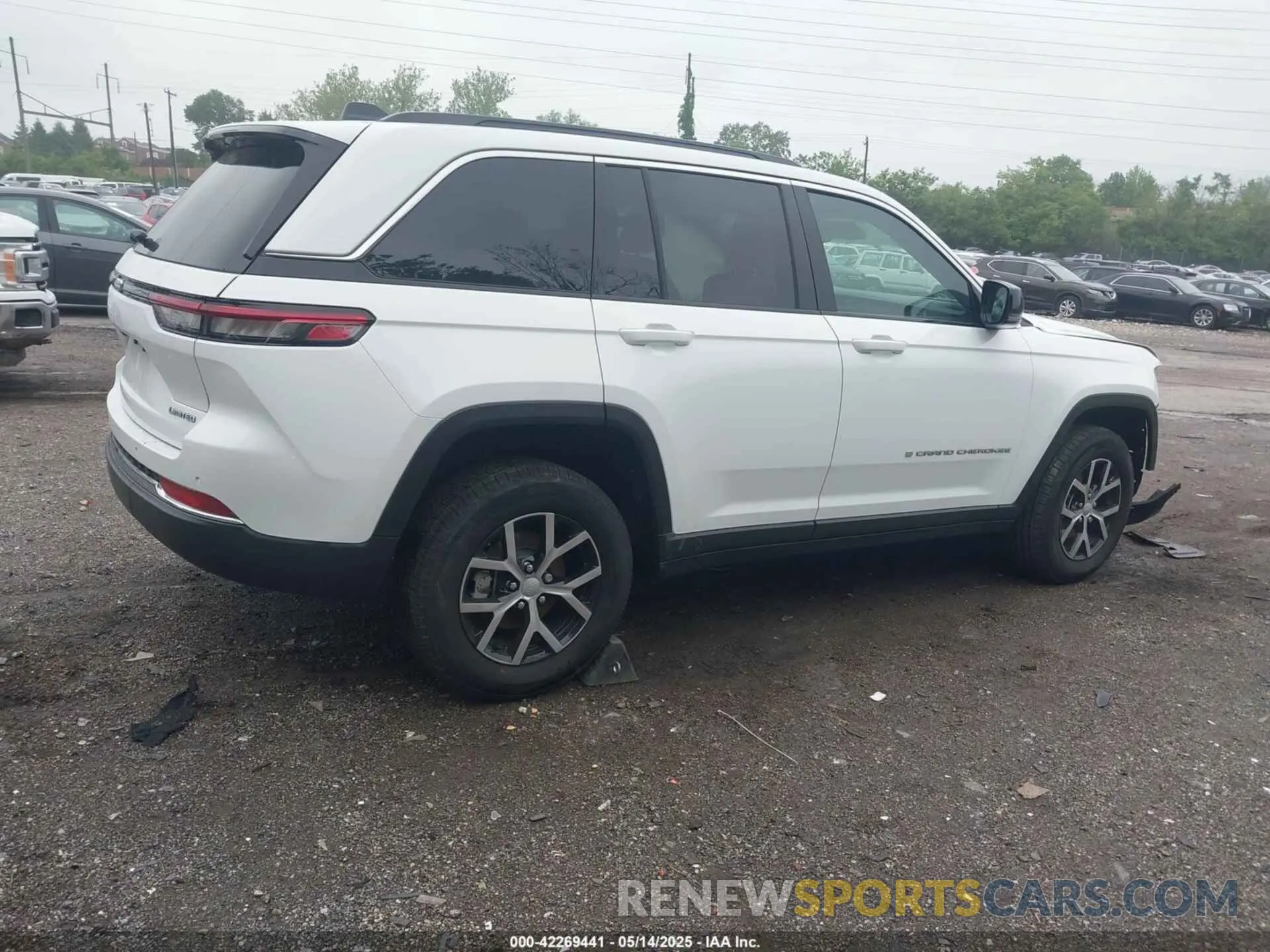 4 Photograph of a damaged car 1C4RJHBG8S8628454 JEEP GRAND CHEROKEE 2025