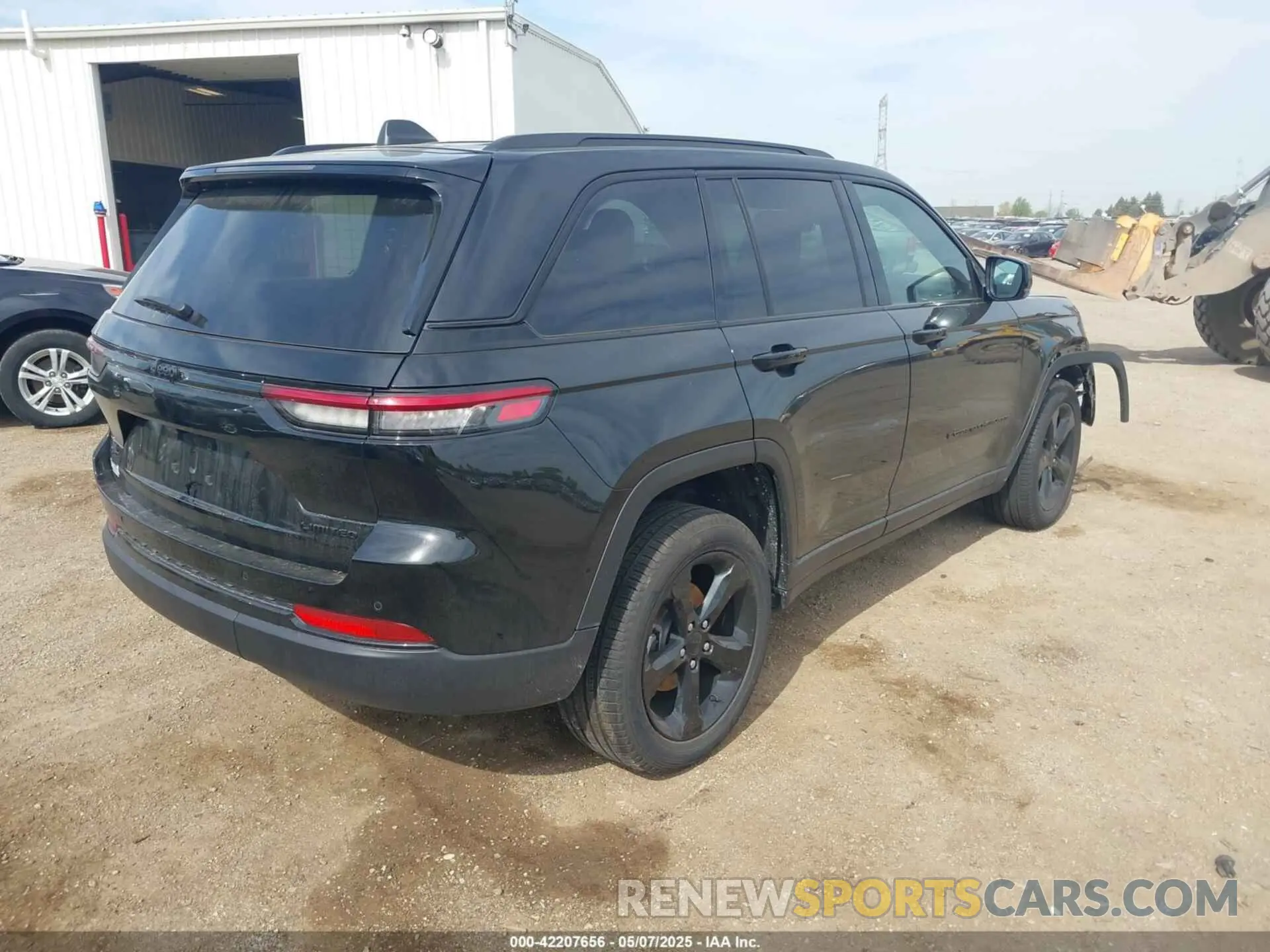 4 Photograph of a damaged car 1C4RJHBG8SC298313 JEEP GRAND CHEROKEE 2025