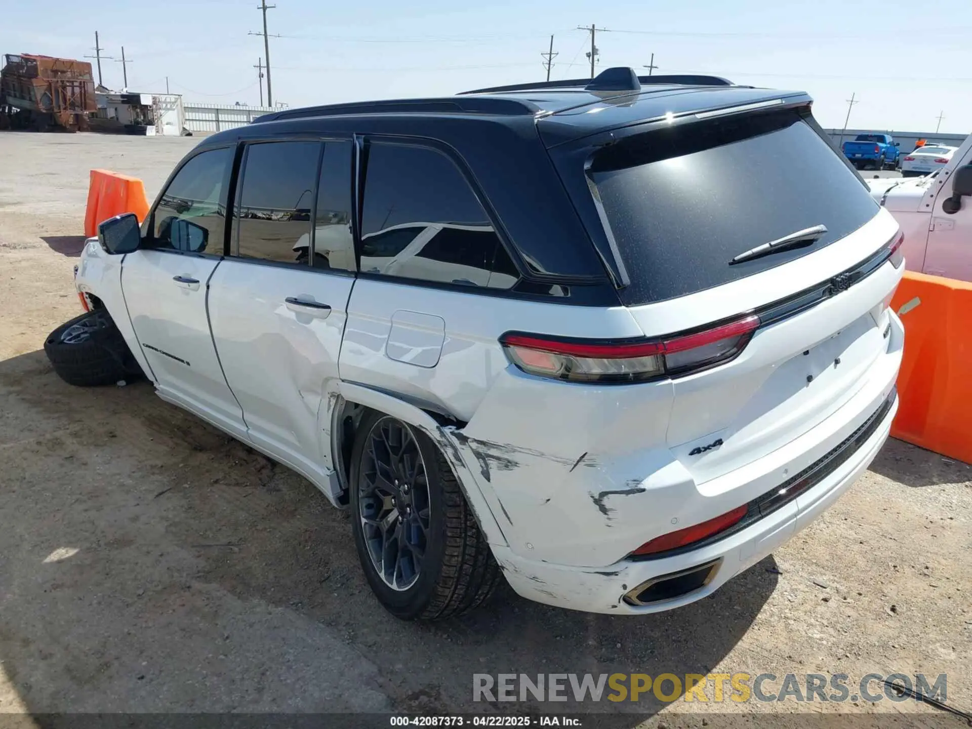 3 Photograph of a damaged car 1C4RJHEG3S8650597 JEEP GRAND CHEROKEE 2025
