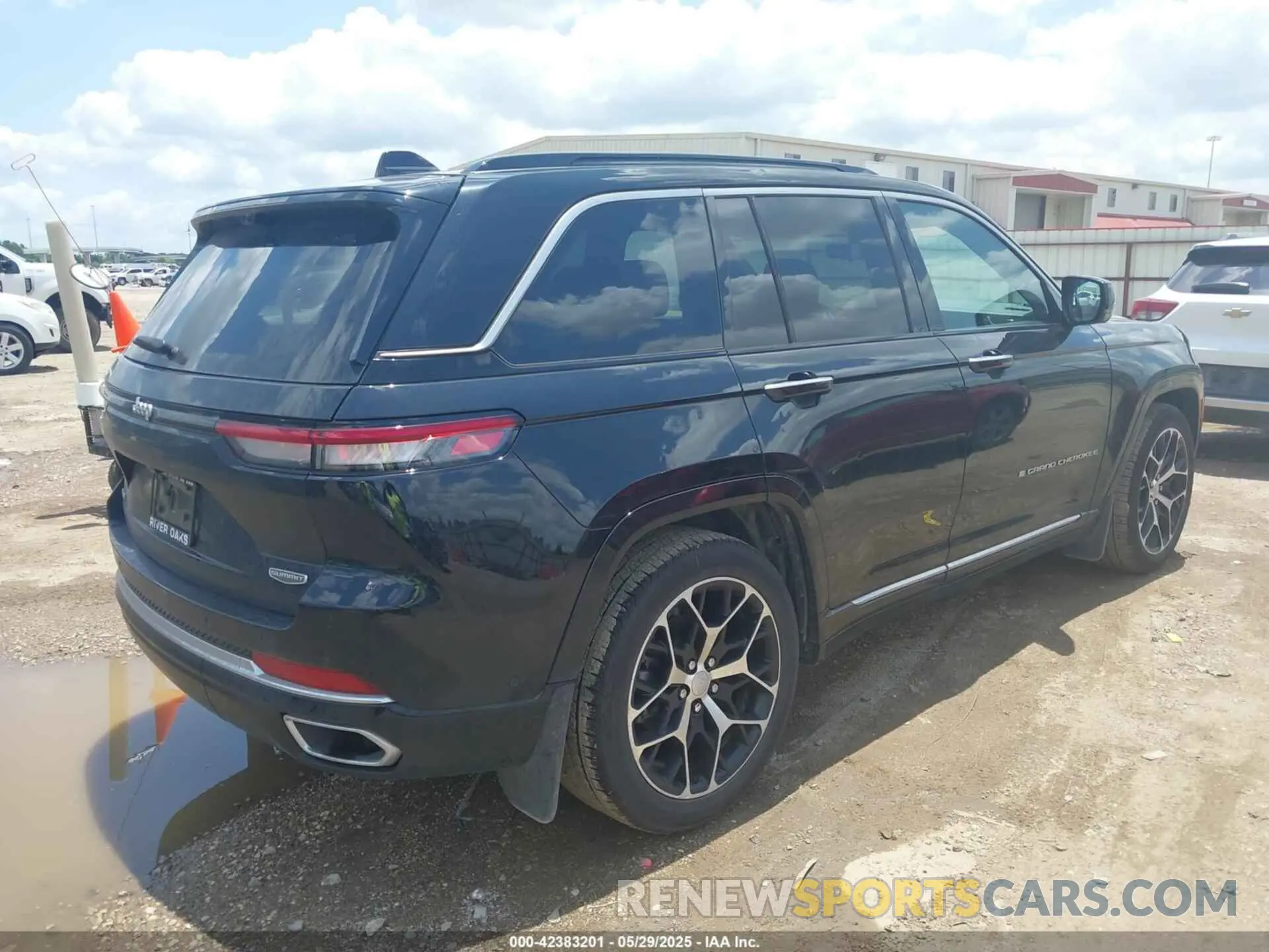 4 Фотография поврежденного автомобиля 1C4RJHEG8S8659554 JEEP GRAND CHEROKEE 2025