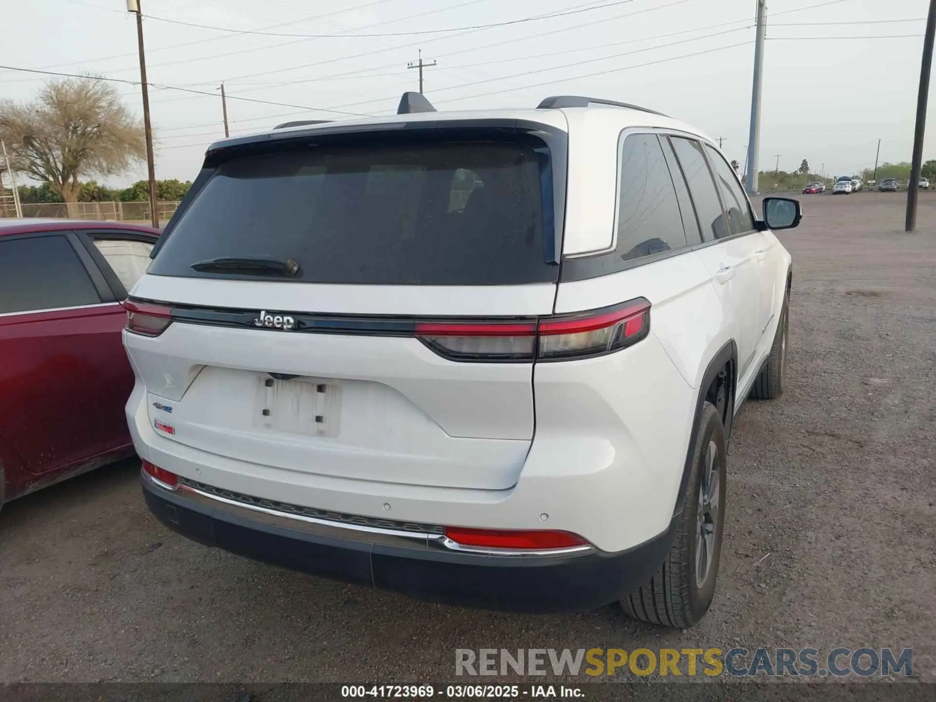 4 Photograph of a damaged car 1C4RJYB63N8762798 JEEP GRAND CHEROKEE 4XE 2022