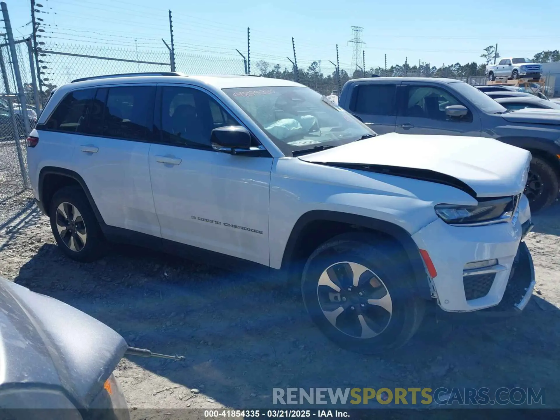 13 Photograph of a damaged car 1C4RJYB65N8749633 JEEP GRAND CHEROKEE 4XE 2022
