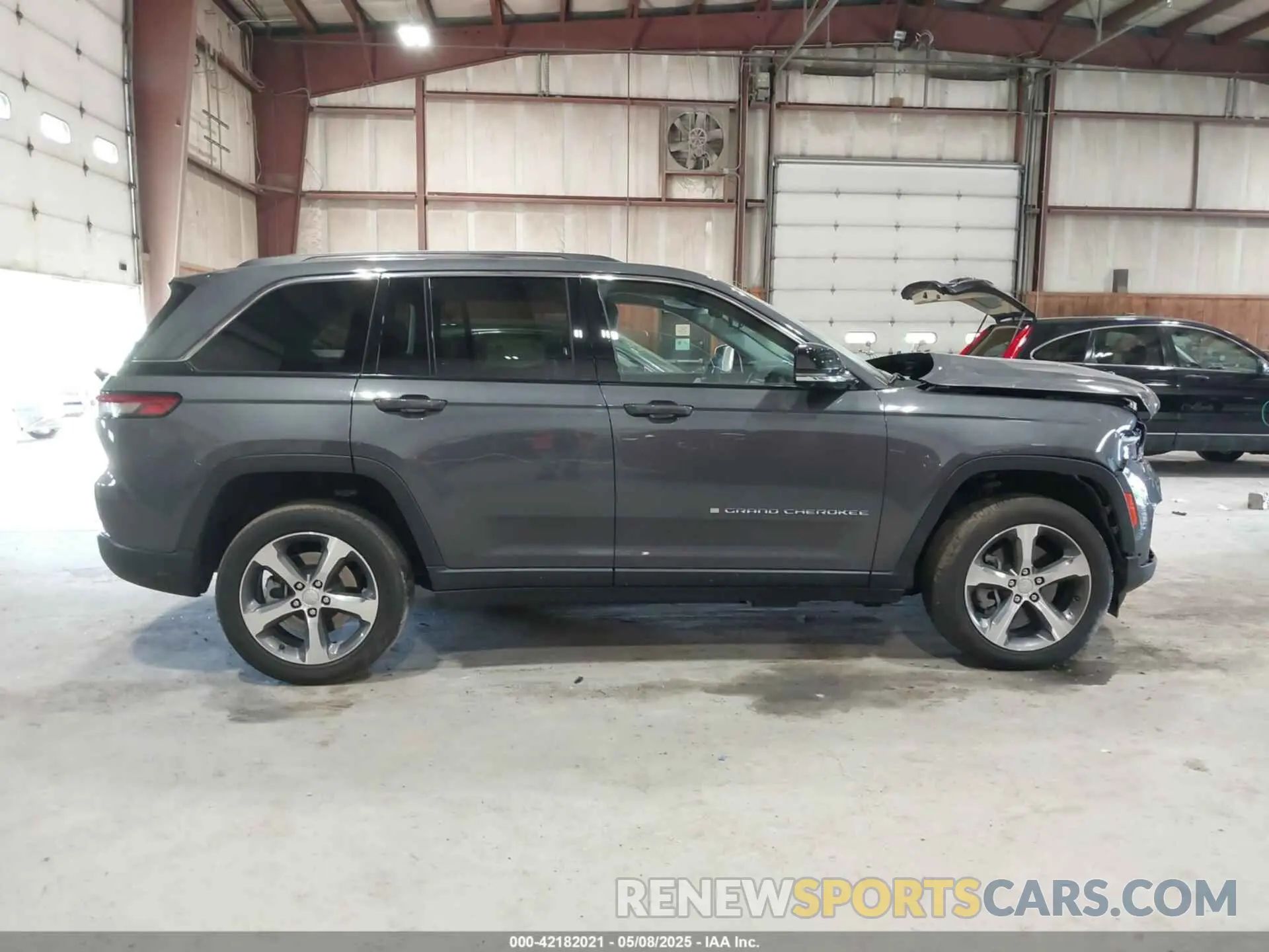 12 Photograph of a damaged car 1C4RJYB65N8758560 JEEP GRAND CHEROKEE 4XE 2022