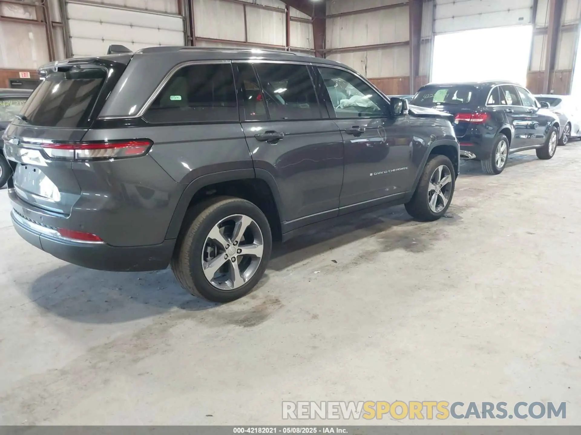 4 Photograph of a damaged car 1C4RJYB65N8758560 JEEP GRAND CHEROKEE 4XE 2022