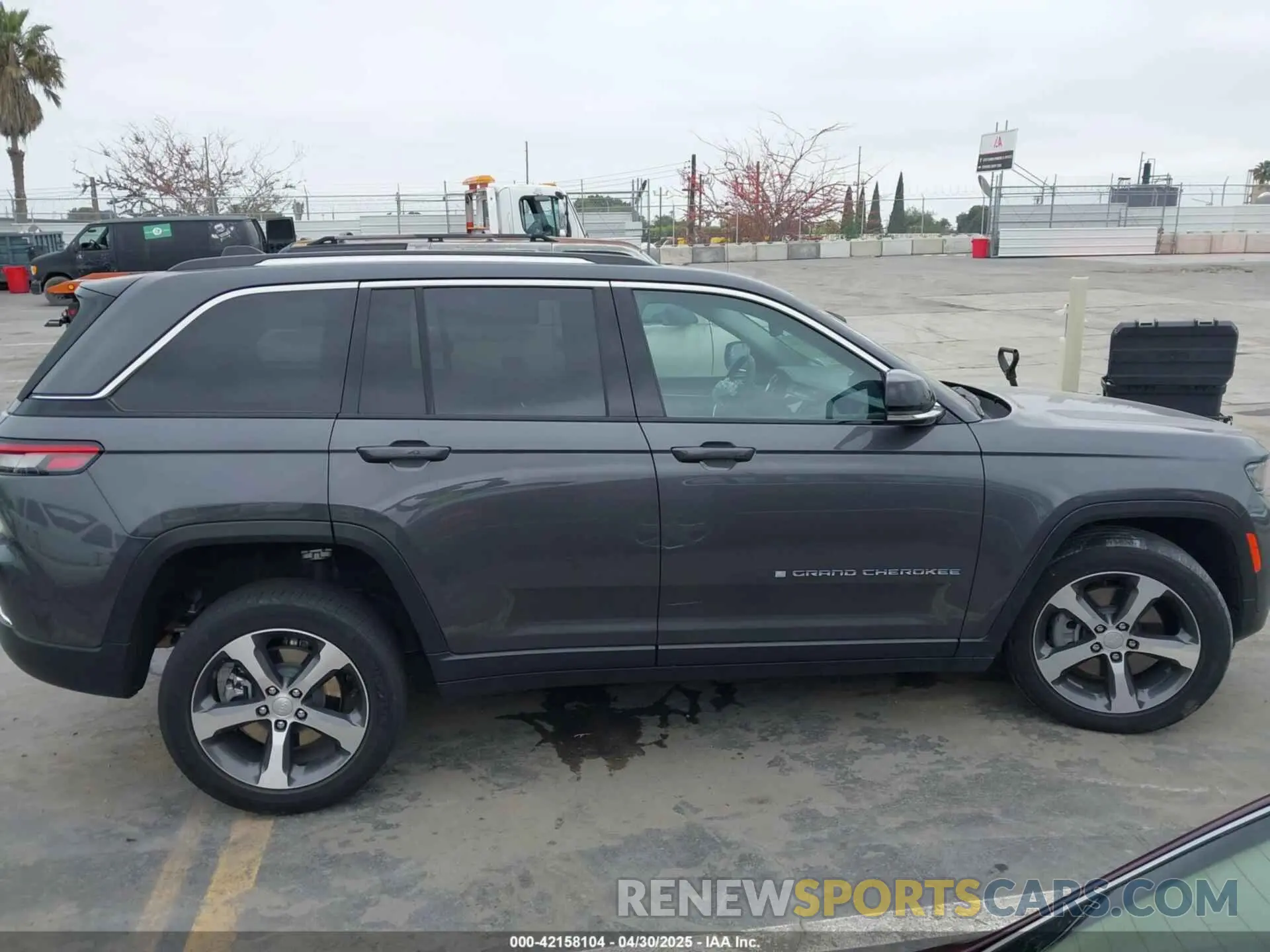 13 Фотография поврежденного автомобиля 1C4RJYB68N8748802 JEEP GRAND CHEROKEE 4XE 2022