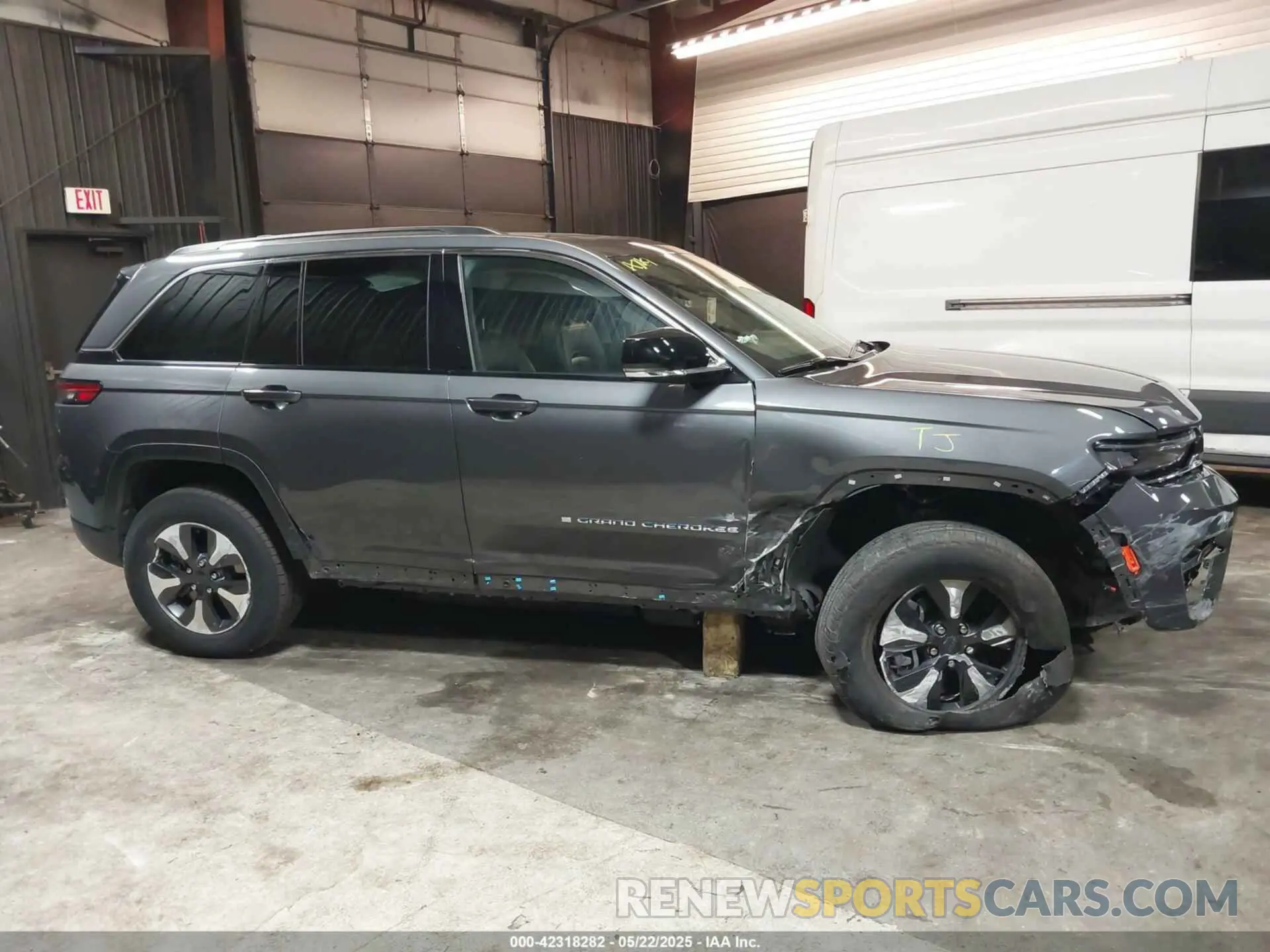 13 Фотография поврежденного автомобиля 1C4RJYB69N8715159 JEEP GRAND CHEROKEE 4XE 2022