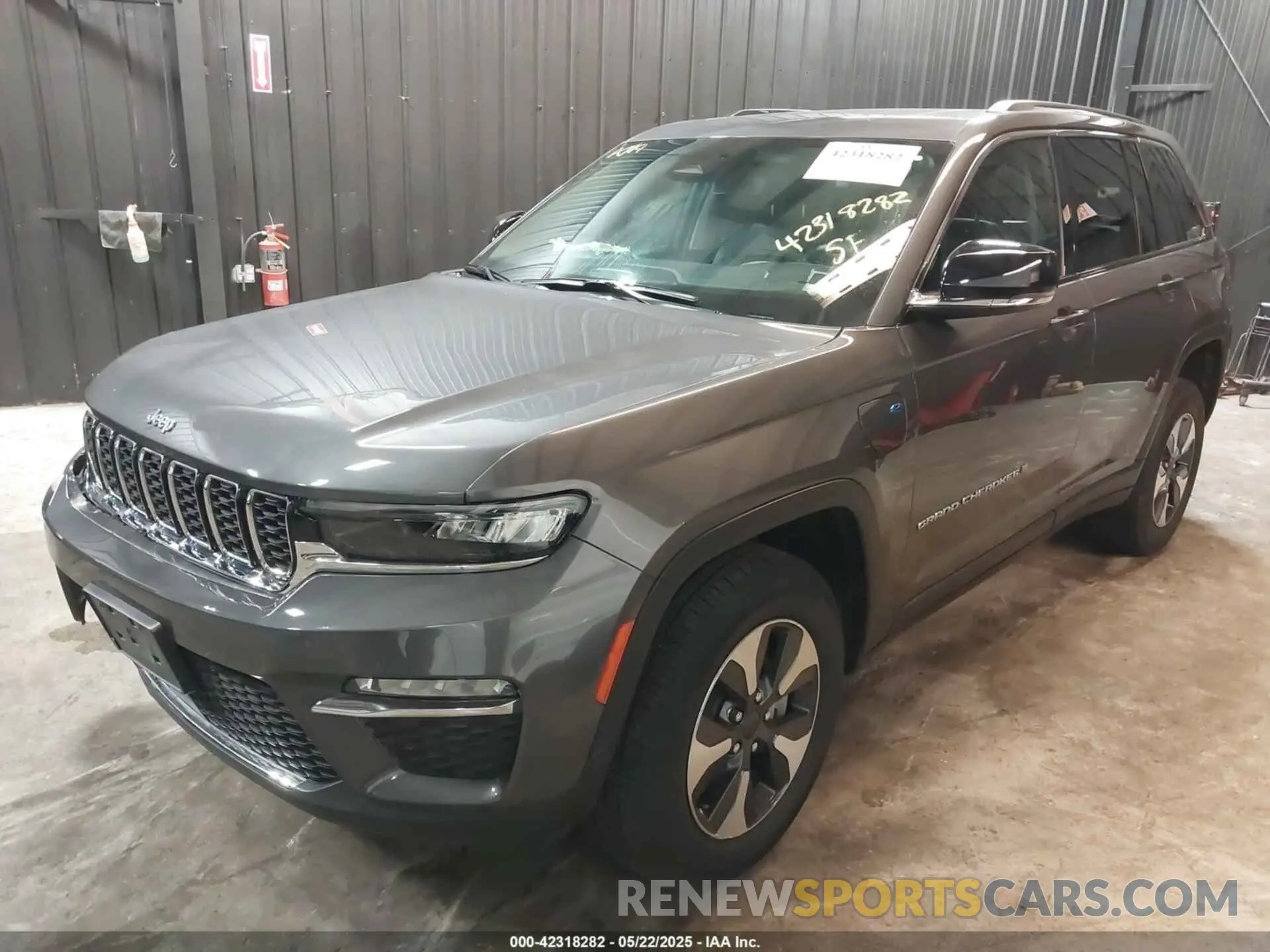 2 Фотография поврежденного автомобиля 1C4RJYB69N8715159 JEEP GRAND CHEROKEE 4XE 2022
