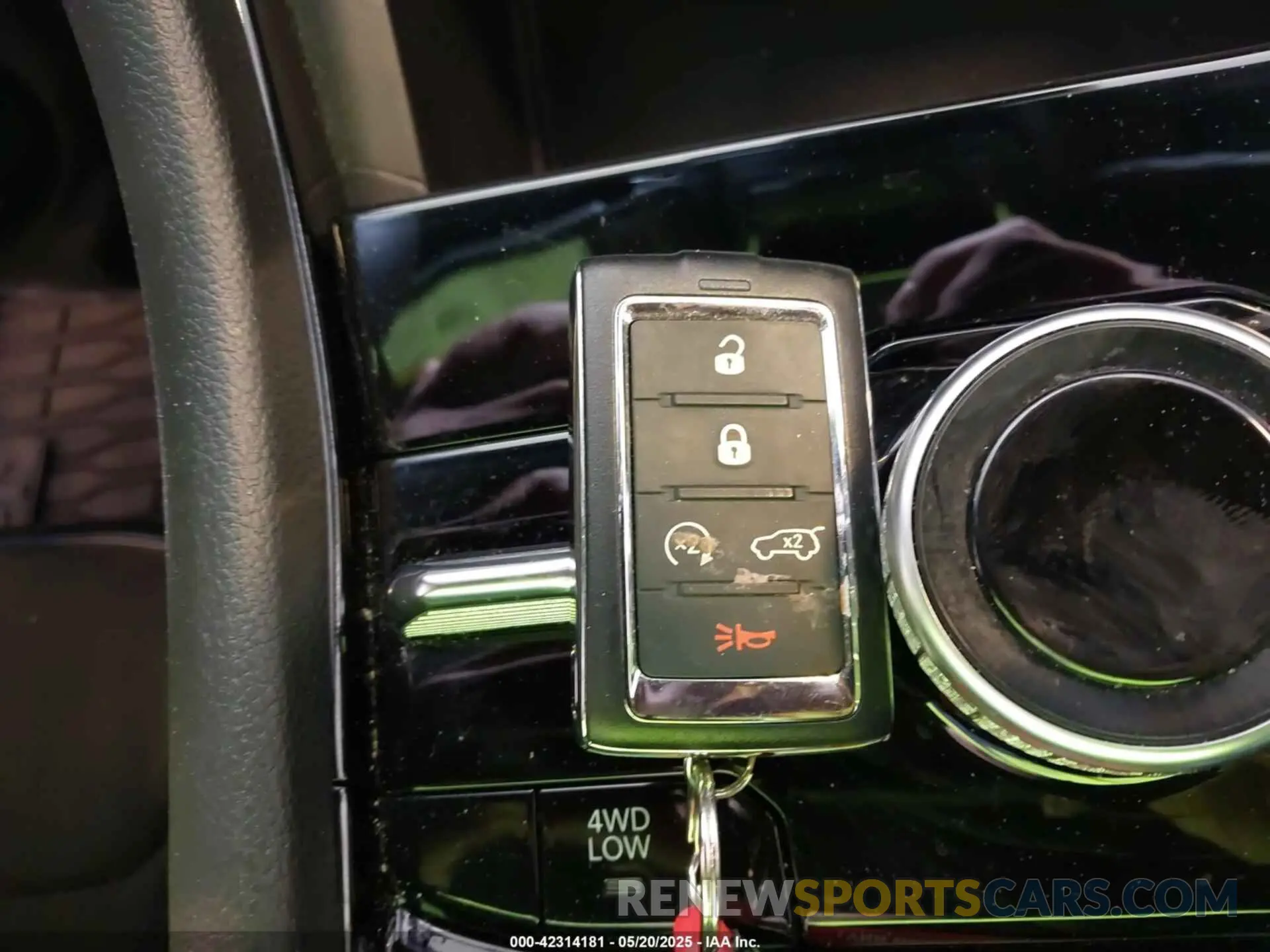 11 Photograph of a damaged car 1C4RJYC61N8747036 JEEP GRAND CHEROKEE 4XE 2022