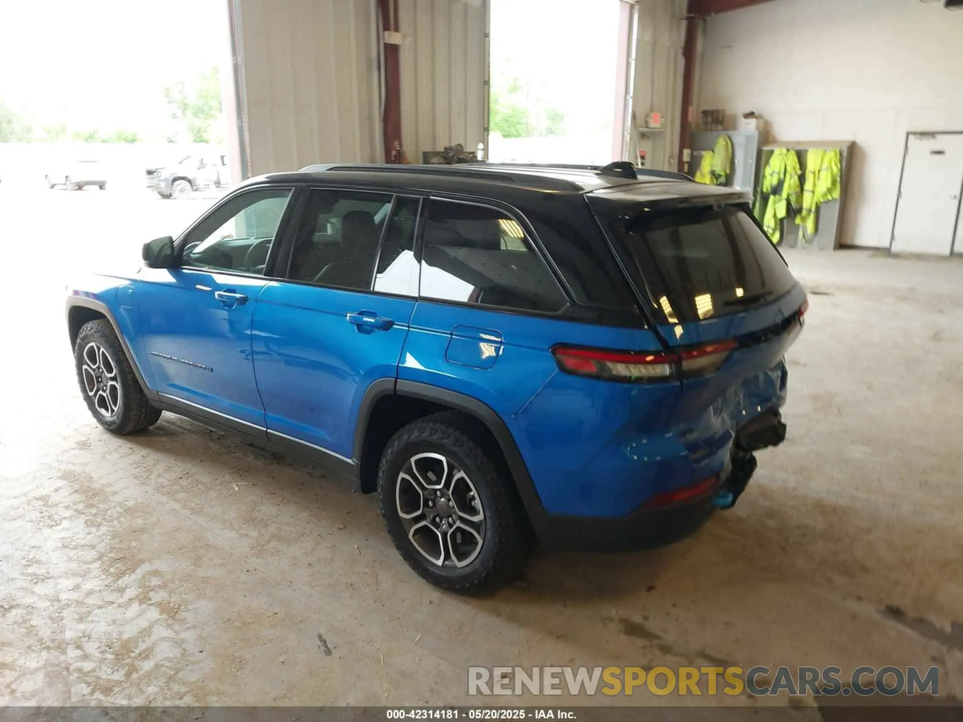 3 Photograph of a damaged car 1C4RJYC61N8747036 JEEP GRAND CHEROKEE 4XE 2022