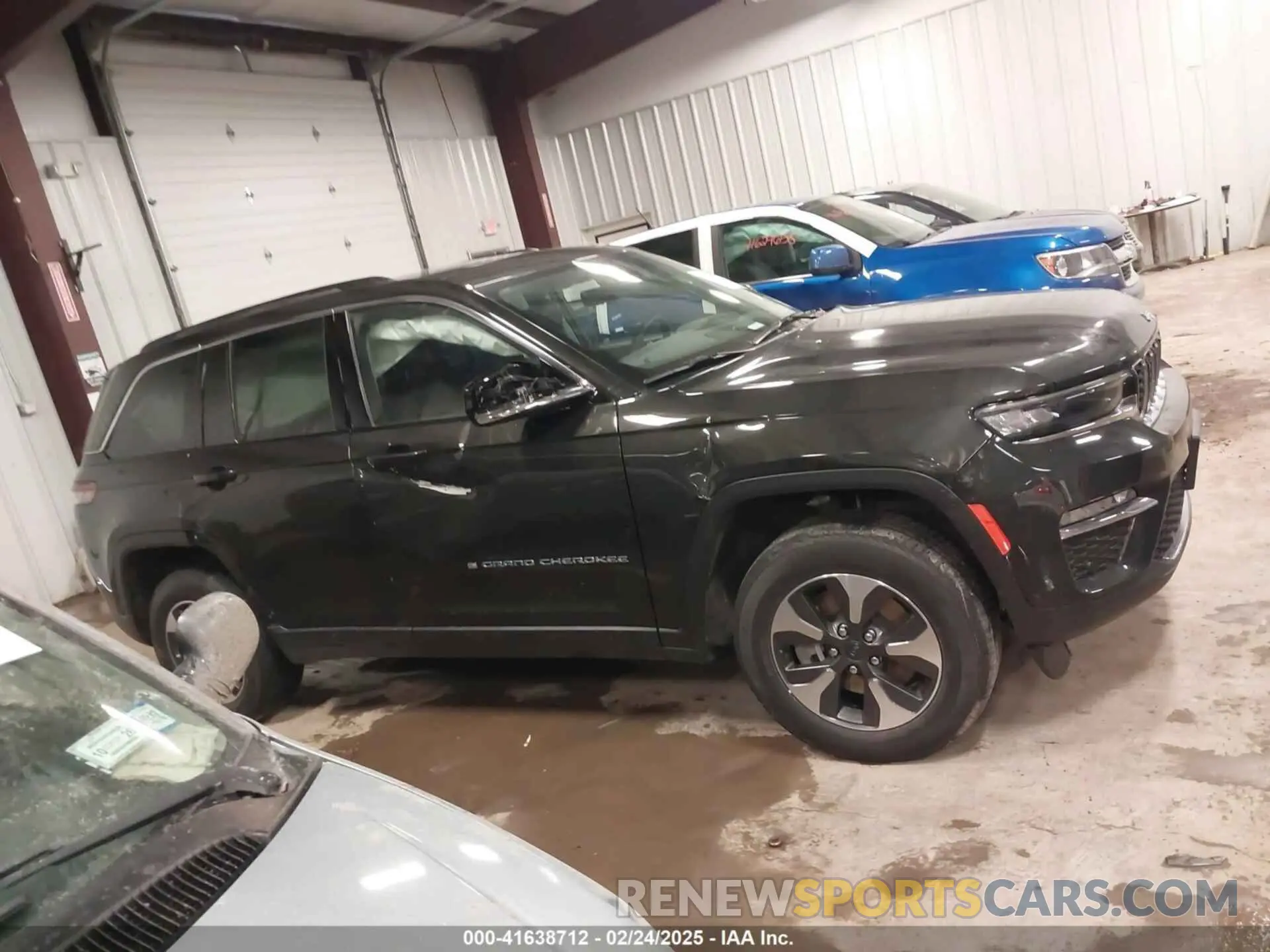 13 Photograph of a damaged car 1C4RJYB60P8786950 JEEP GRAND CHEROKEE 4XE 2023