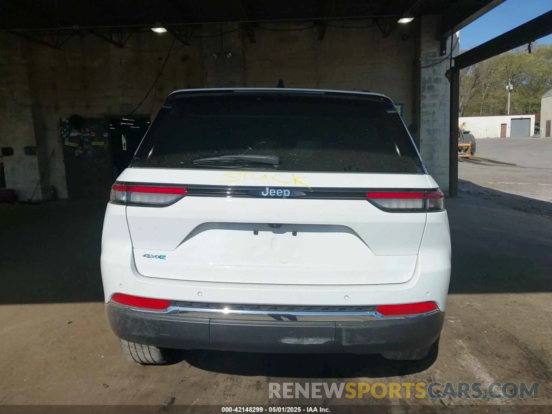 17 Фотография поврежденного автомобиля 1C4RJYB60P8880567 JEEP GRAND CHEROKEE 4XE 2023