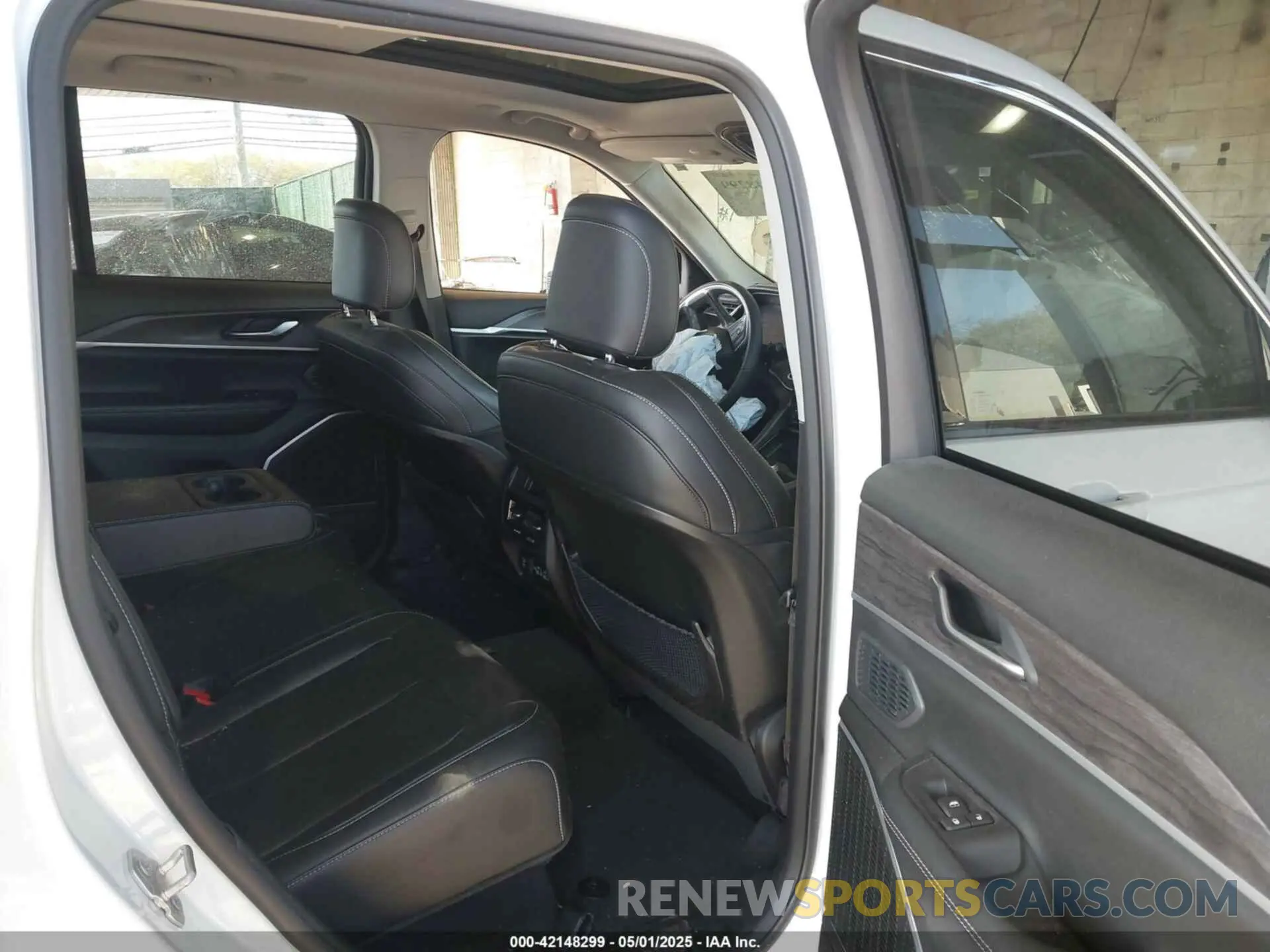 8 Фотография поврежденного автомобиля 1C4RJYB60P8880567 JEEP GRAND CHEROKEE 4XE 2023