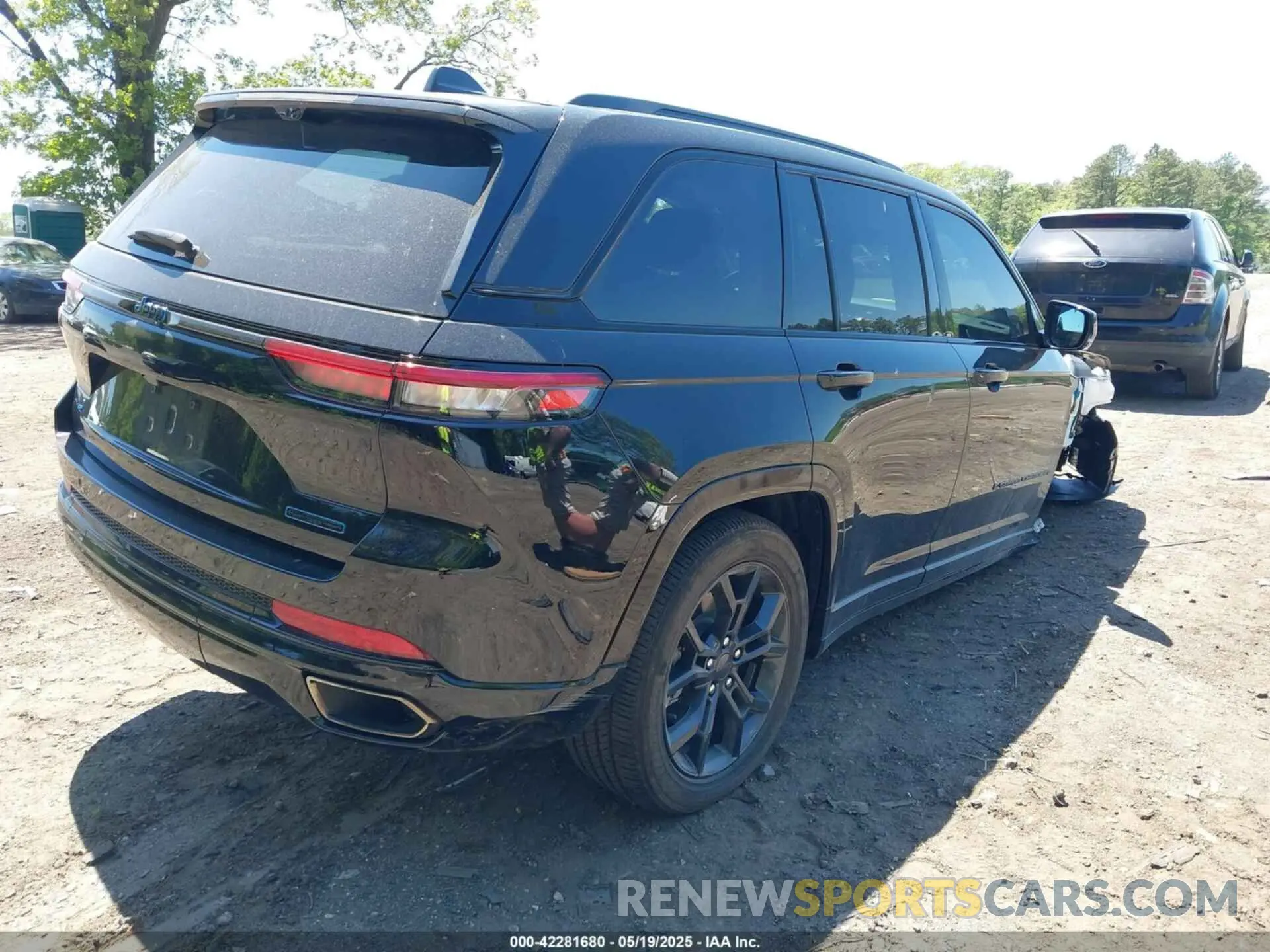 4 Photograph of a damaged car 1C4RJYB61P8904648 JEEP GRAND CHEROKEE 4XE 2023
