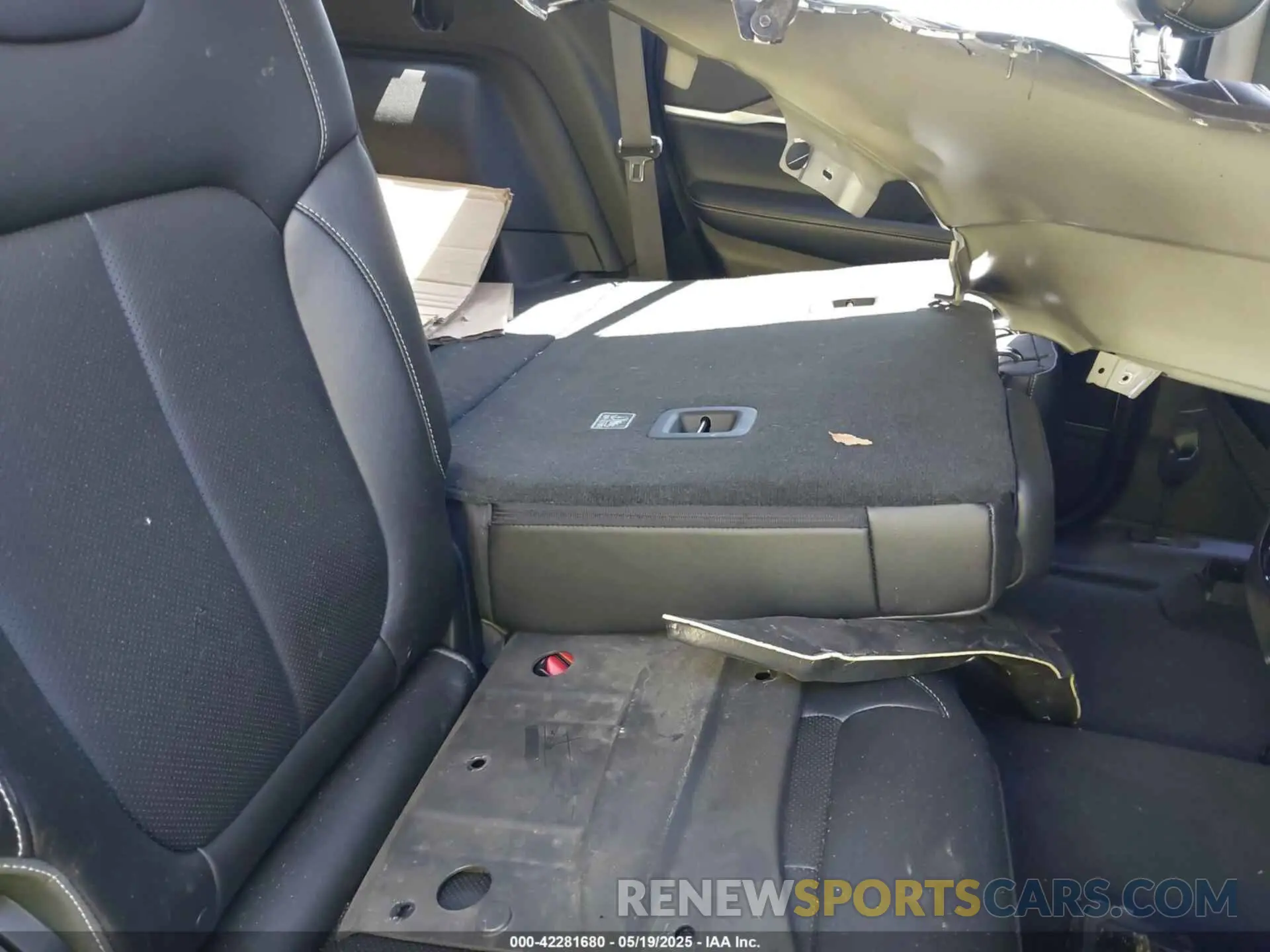 8 Photograph of a damaged car 1C4RJYB61P8904648 JEEP GRAND CHEROKEE 4XE 2023