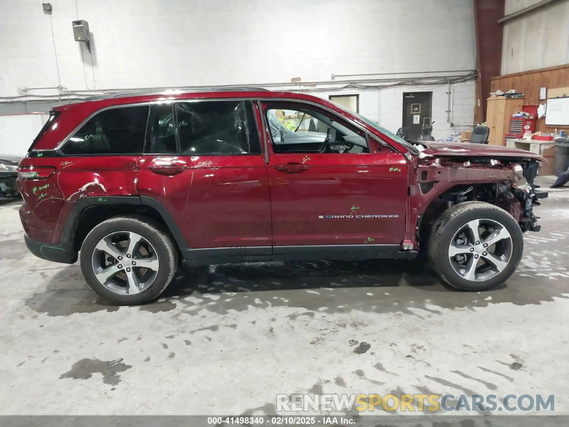 14 Photograph of a damaged car 1C4RJYB61PC650128 JEEP GRAND CHEROKEE 4XE 2023