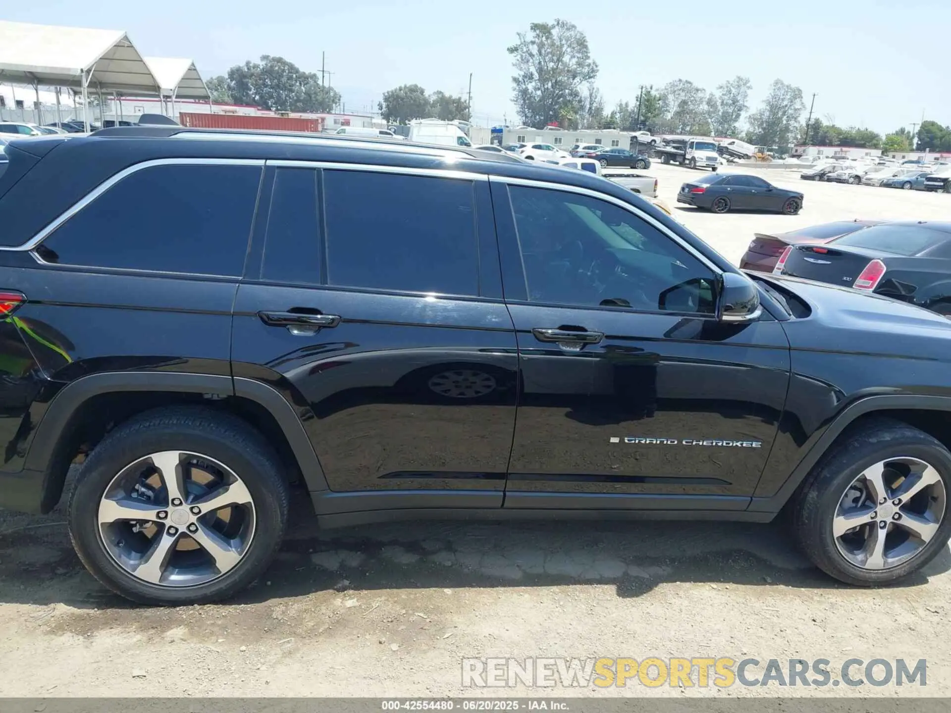 13 Photograph of a damaged car 1C4RJYB62P8788506 JEEP GRAND CHEROKEE 4XE 2023
